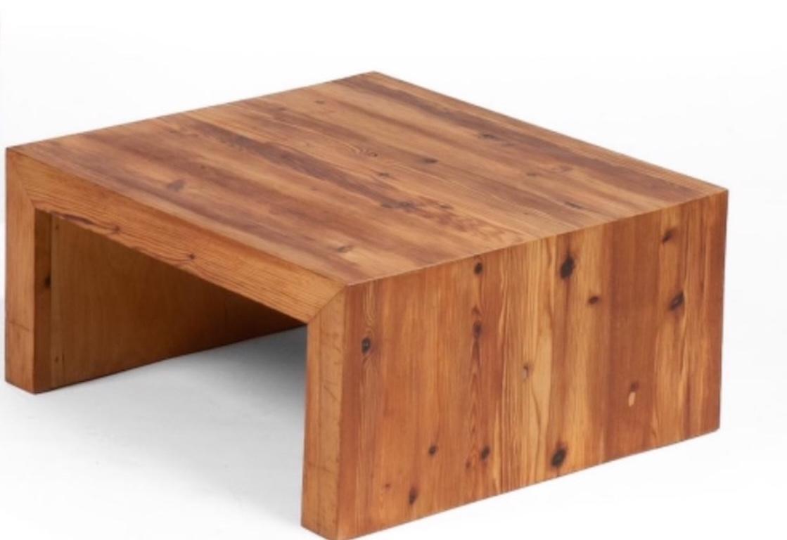 Pareja de mesas de centro minimalistas escandinavas de pino macizo, años 70 Escandinavo en venta