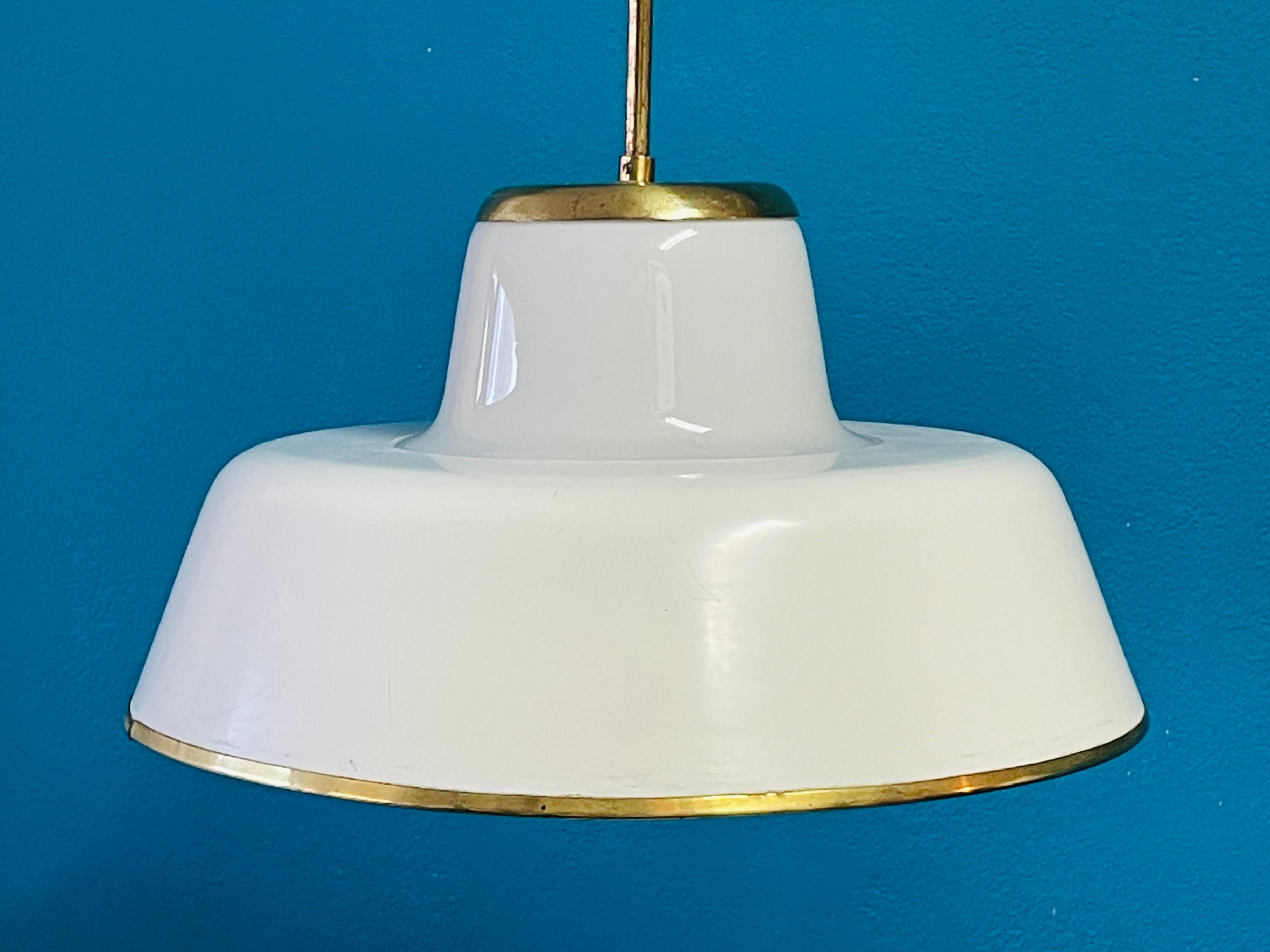 Coppia di lampade a sospensione in stile moderno scandinavo degli anni '50 di Lisa Johansson-Pape in vendita 5