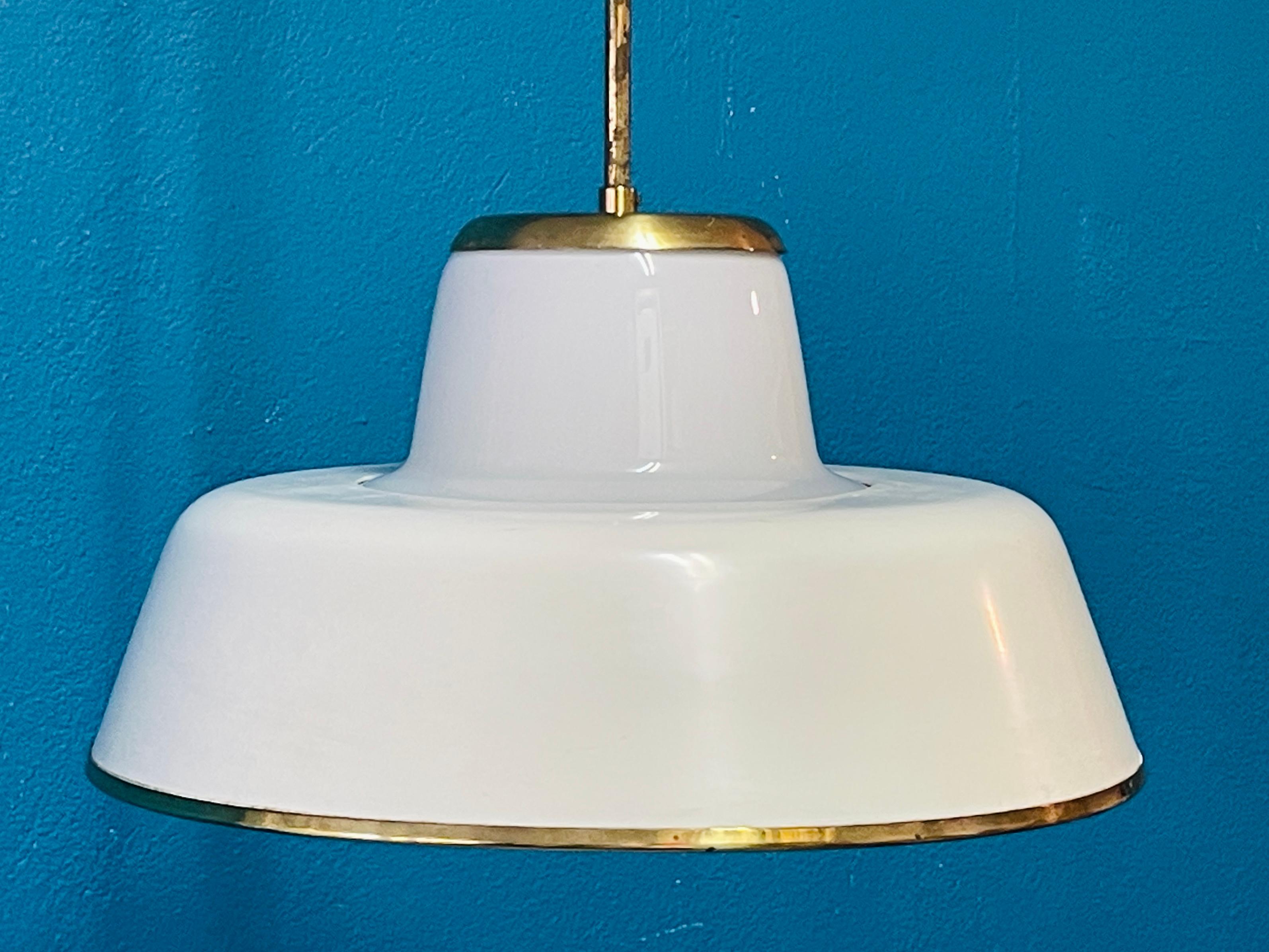 Coppia di lampade a sospensione in stile moderno scandinavo degli anni '50 di Lisa Johansson-Pape in vendita 6