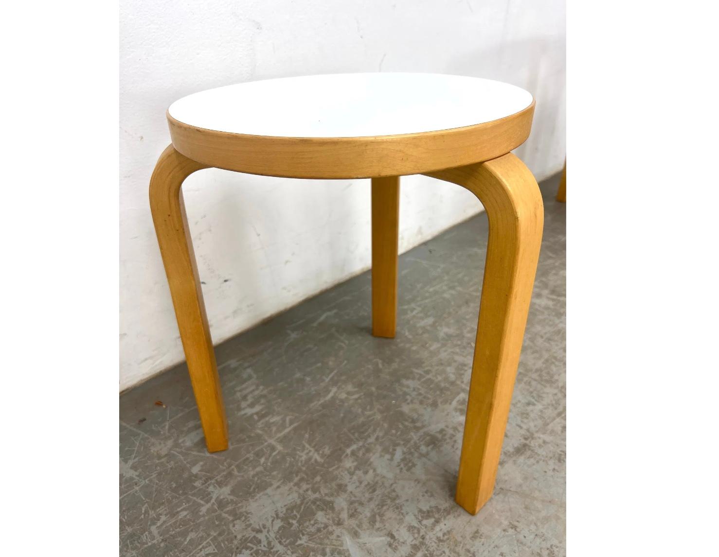Finnish Pair of Scandinavian Modern Alvar Aalto white laminate Stools by Artek For Sale