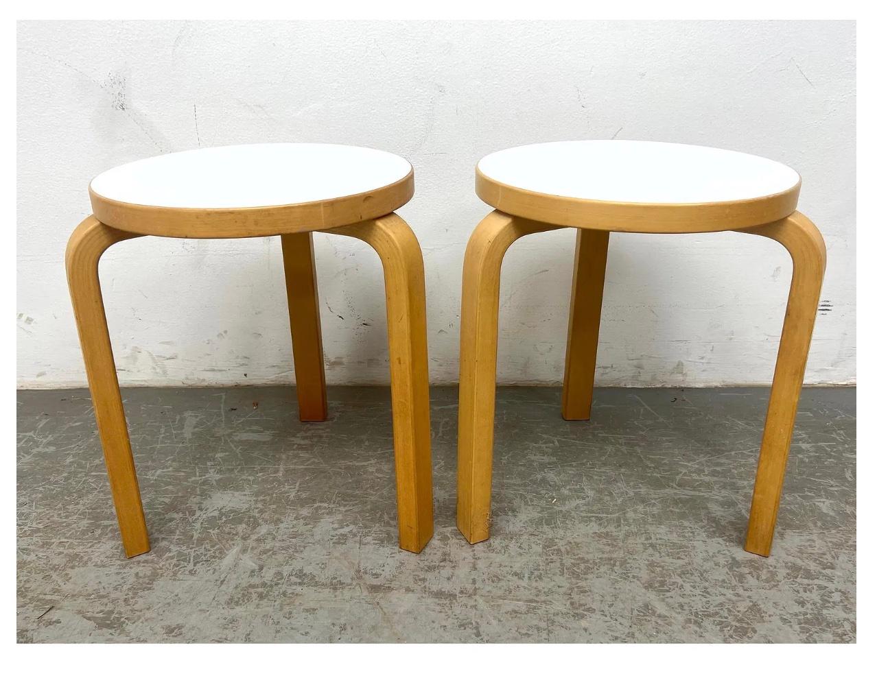 Woodwork Pair of Scandinavian Modern Alvar Aalto white laminate Stools by Artek For Sale