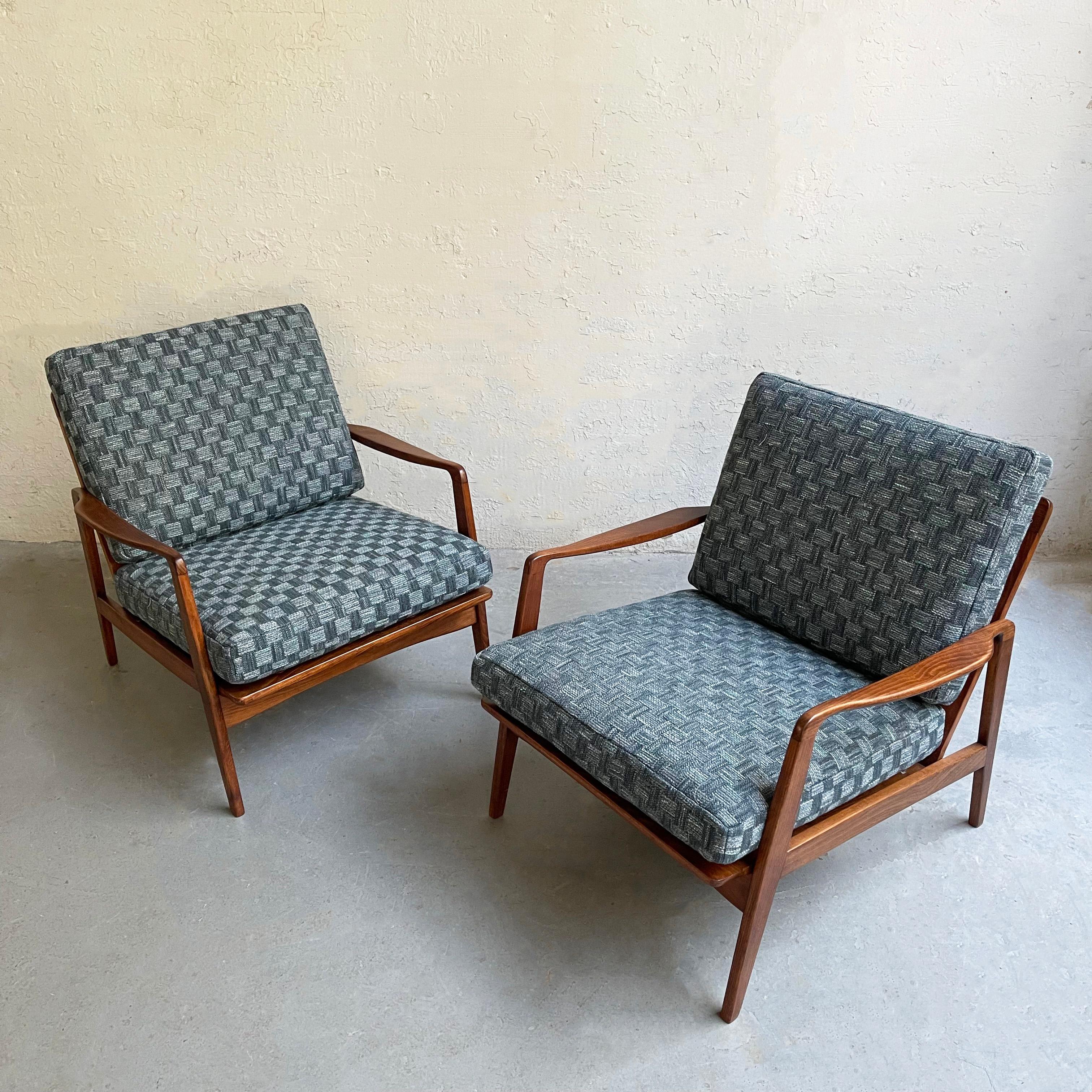 Macedonian Pair of Scandinavian Modern Beech Lounge Chairs