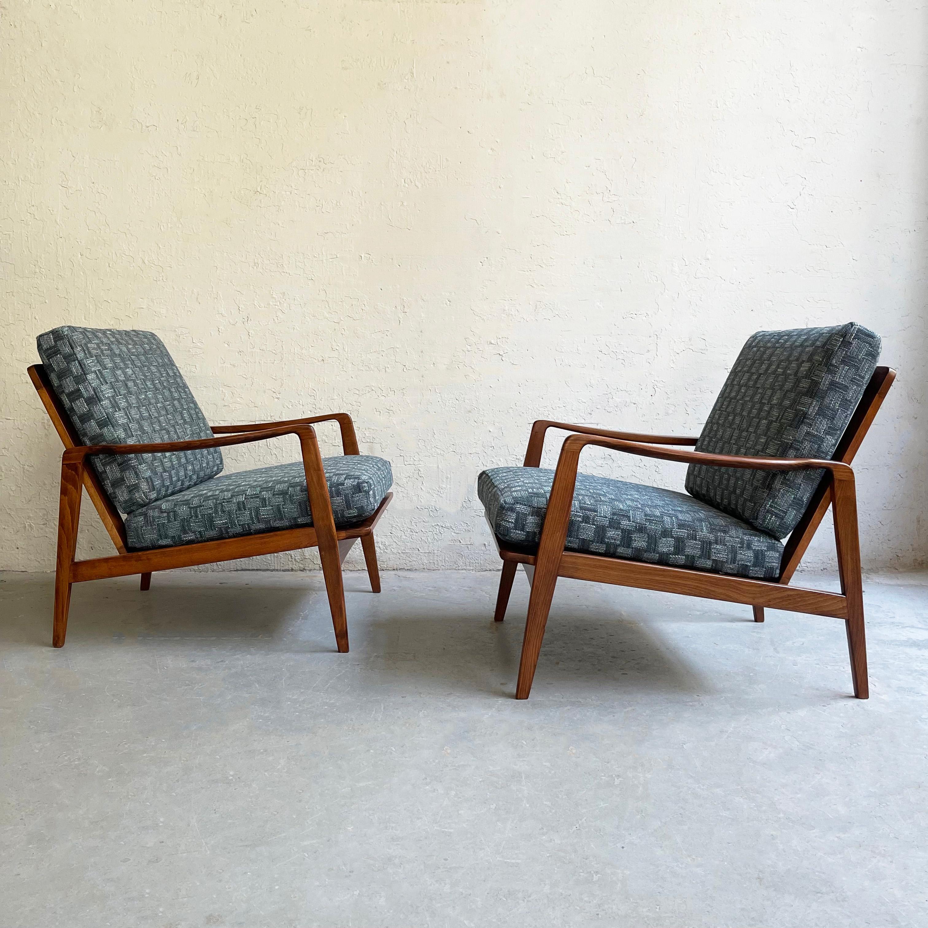 Pair of Scandinavian Modern Beech Lounge Chairs In Good Condition In Brooklyn, NY