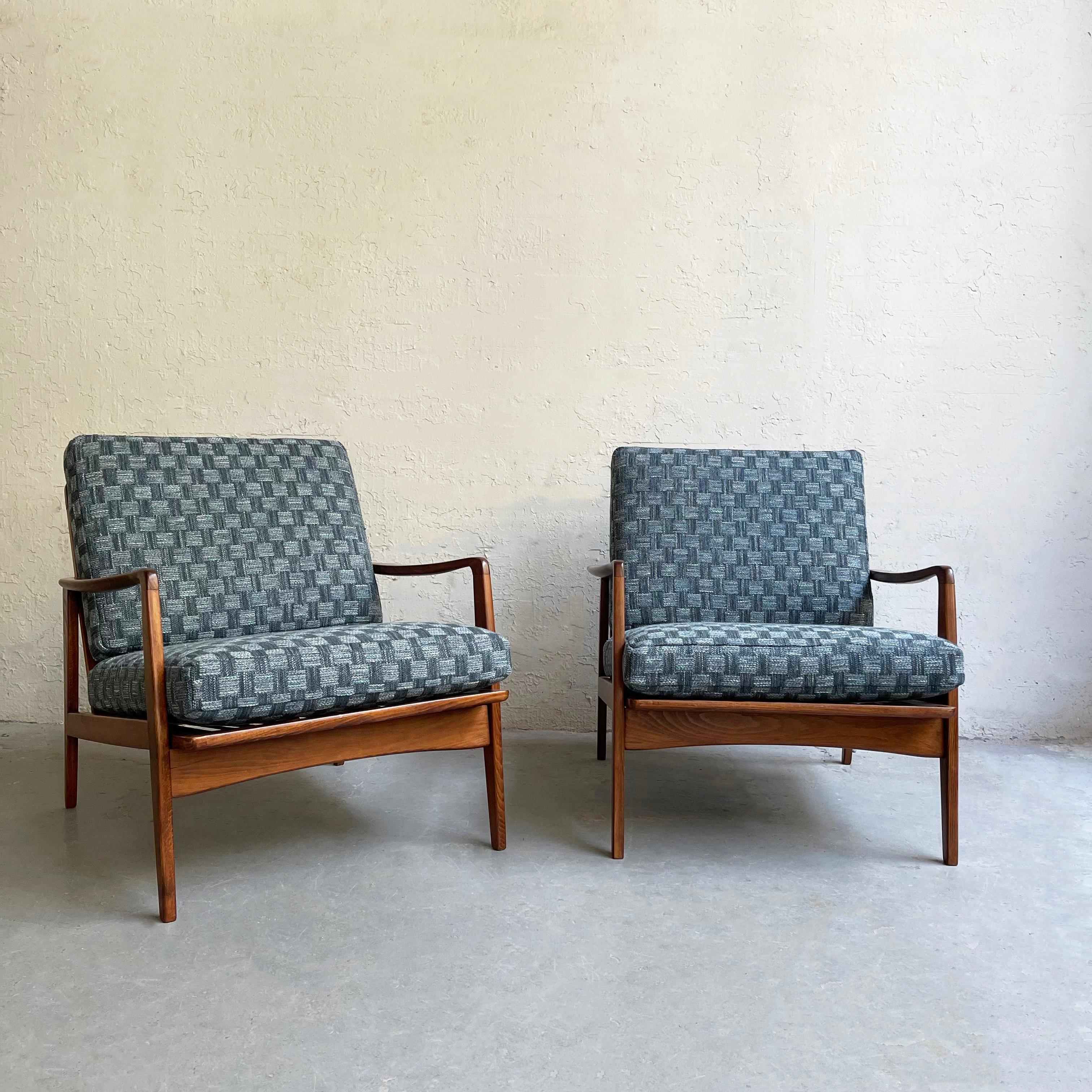 20th Century Pair of Scandinavian Modern Beech Lounge Chairs
