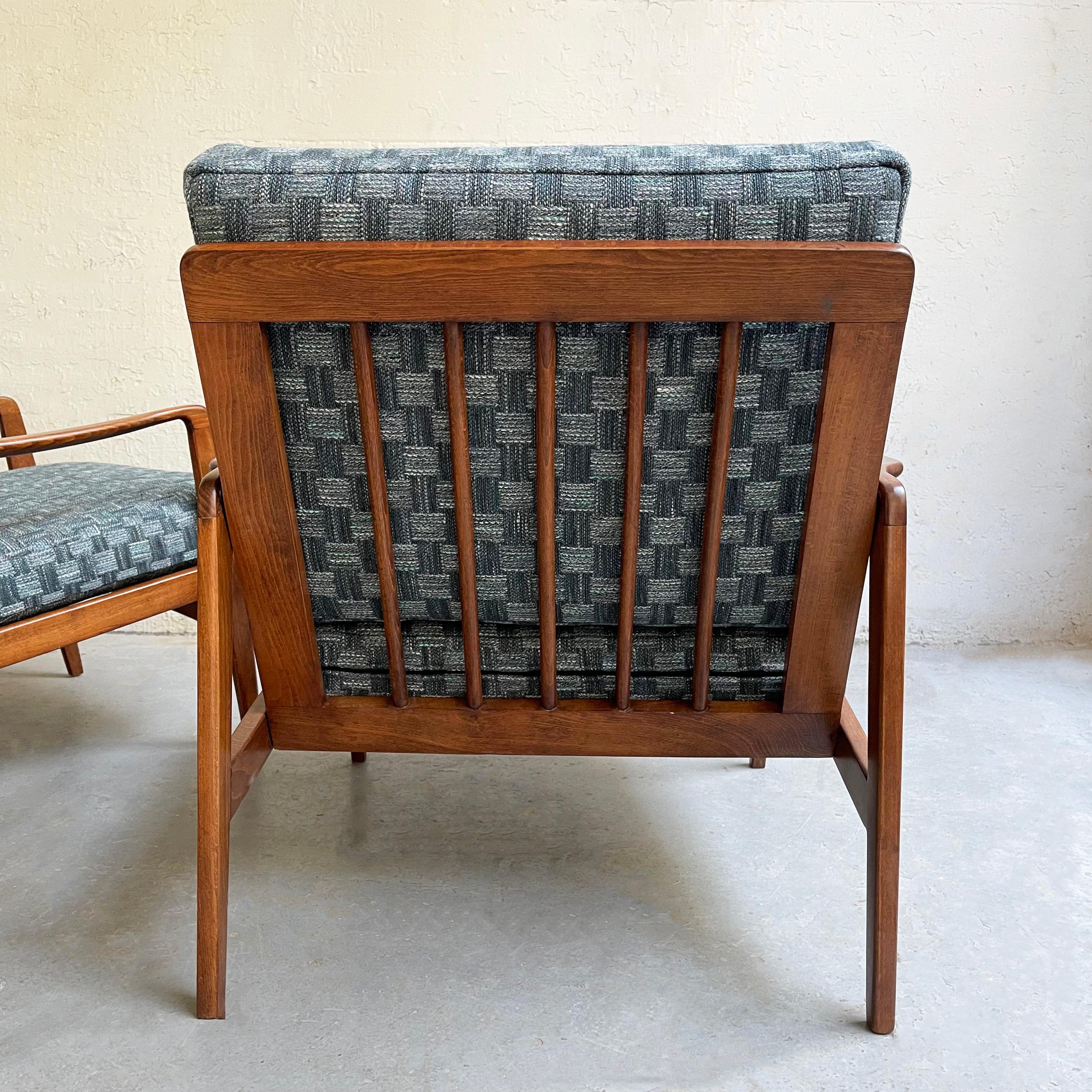 Pair of Scandinavian Modern Beech Lounge Chairs 2