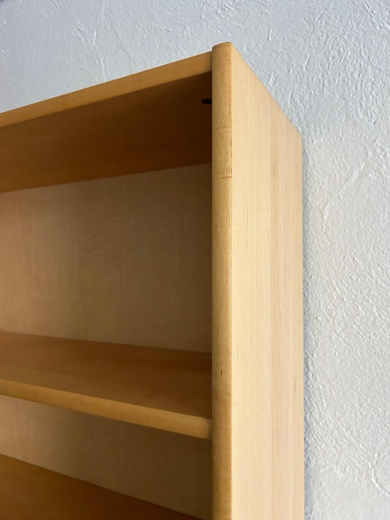 Danese Coppia di librerie moderne scandinave in betulla, alte 6 ripiani, a muro in vendita