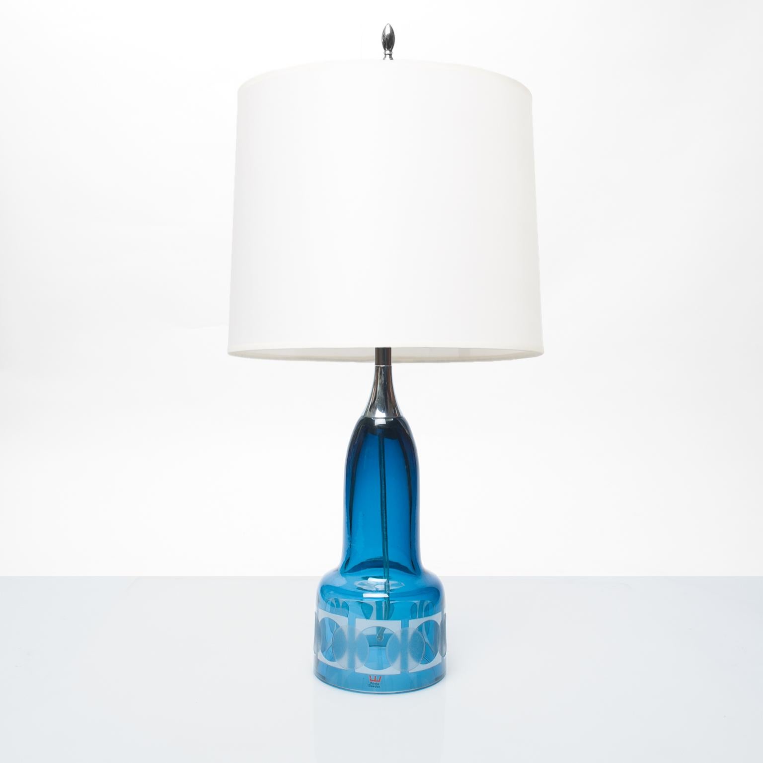 Pair of Scandinavian Modern Blue Etched Glass Lamps by Owe Sandeberg, Kosta In Excellent Condition In New York, NY