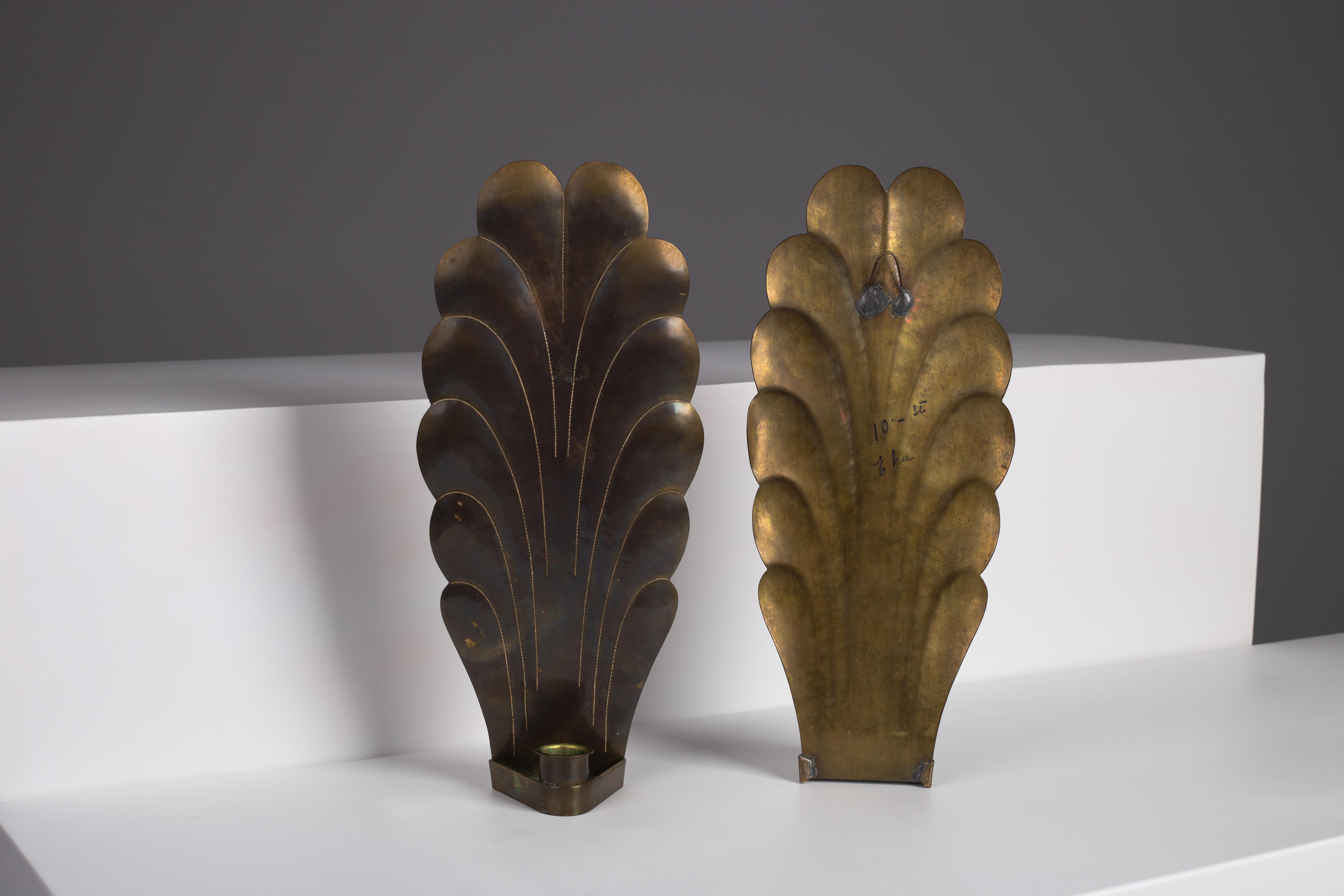 Pair of Scandinavian modern brass wall candle sconces siglo XX en venta