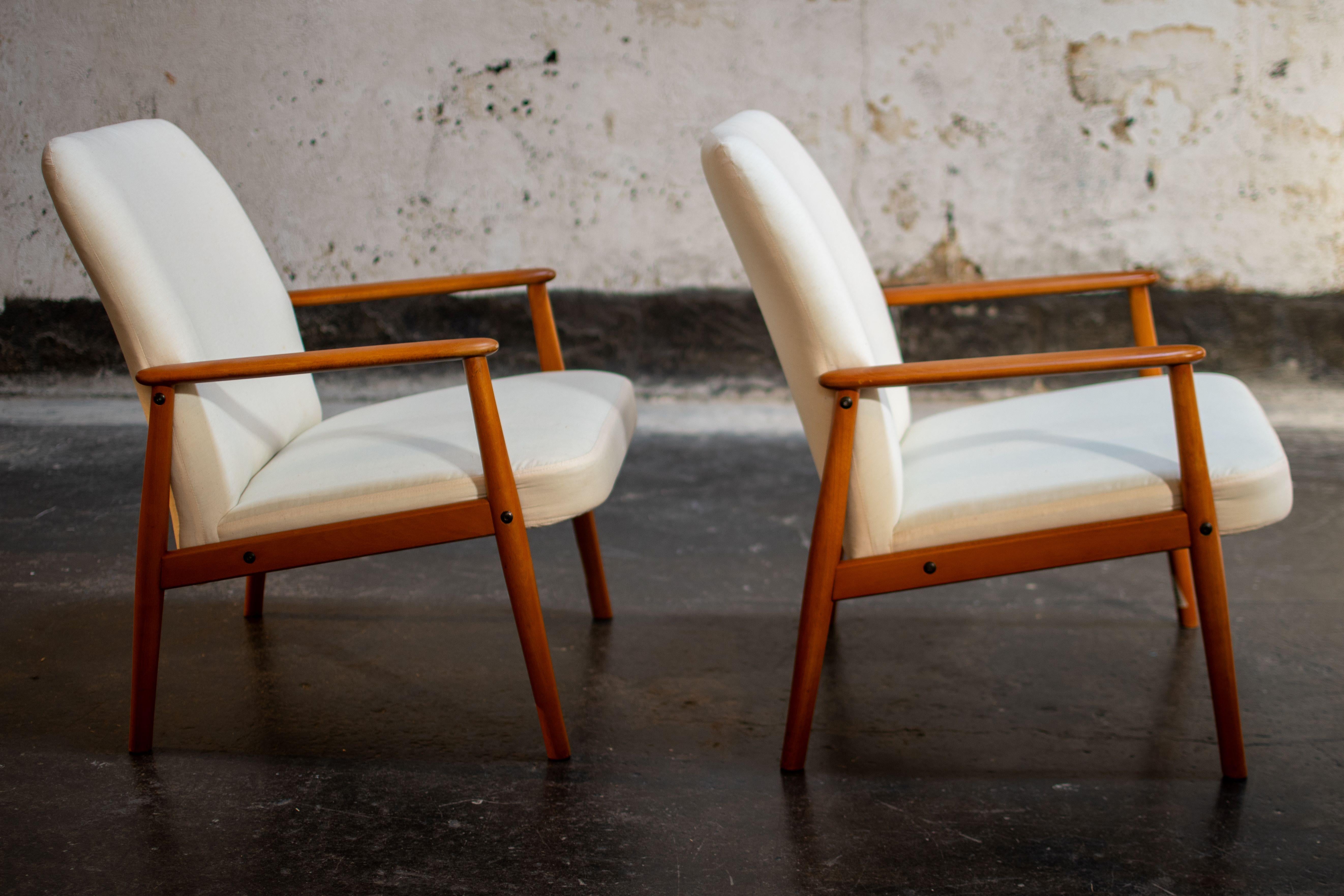 Hand-Crafted Pair of Scandinavian Modern Chairs - COM Ready For Sale