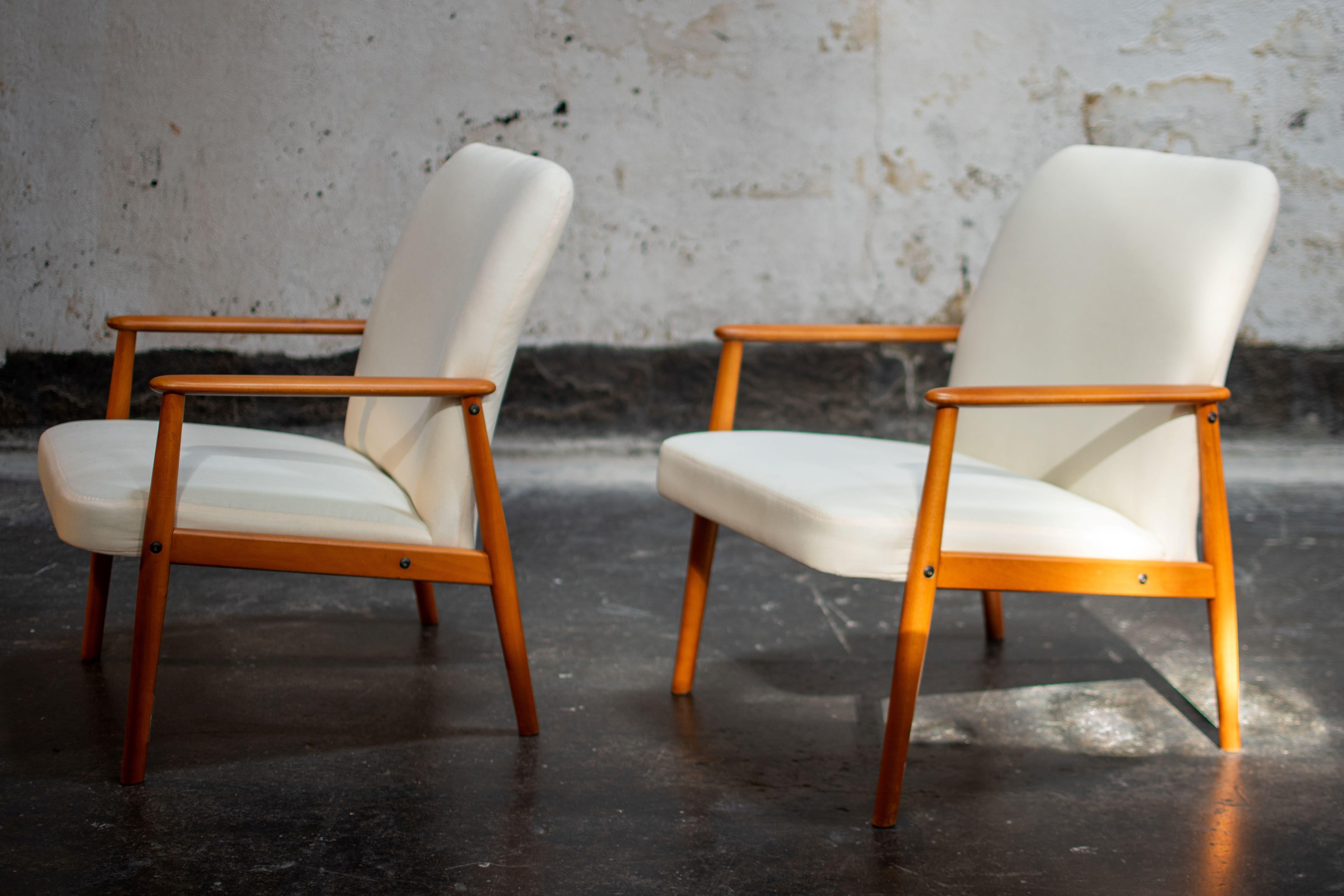 Pair of Scandinavian Modern Chairs - COM Ready In Good Condition For Sale In Atlanta, GA