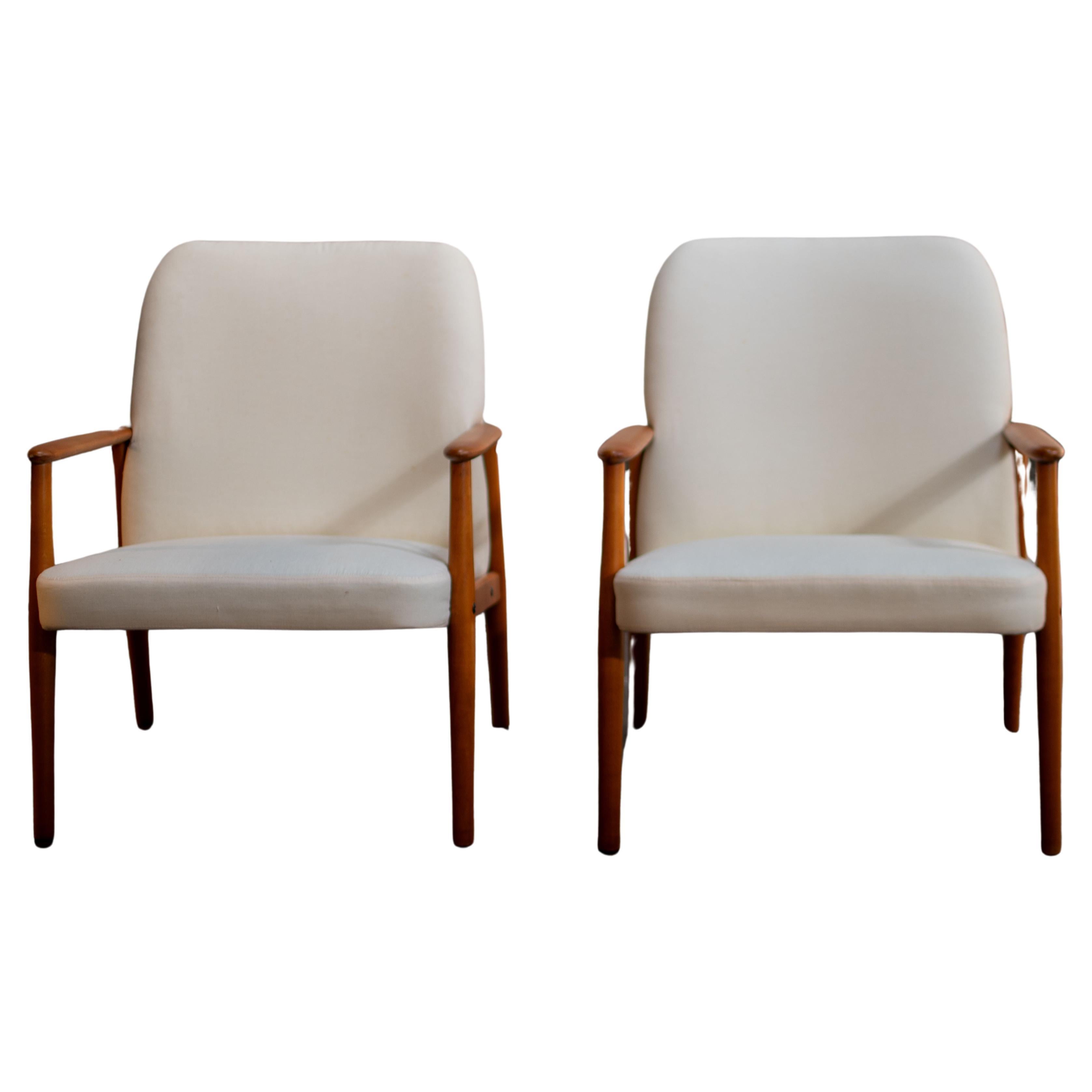 Pair of Scandinavian Modern Chairs - COM Ready For Sale
