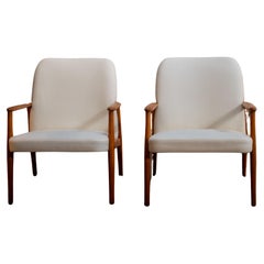 Pair of Scandinavian Modern Chairs - COM Ready