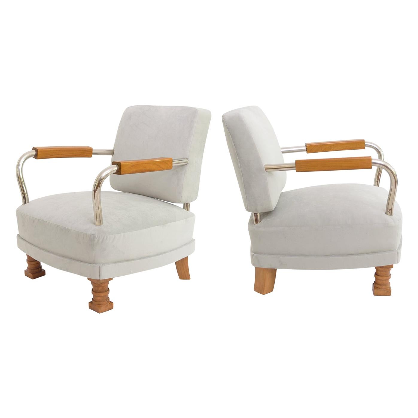 Paire de fauteuils scandinaves modernes en bois d'orme et métal chromé