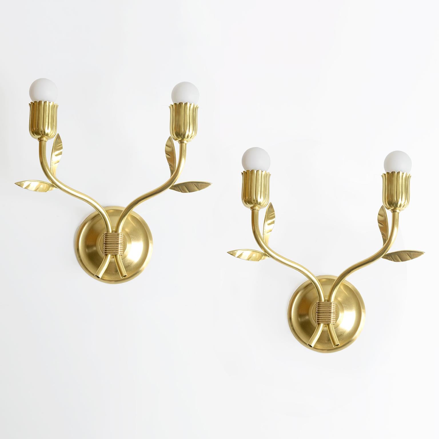 Pair of Scandinavian Modern Floral Double Arm Sconces in Brass In Good Condition In New York, NY