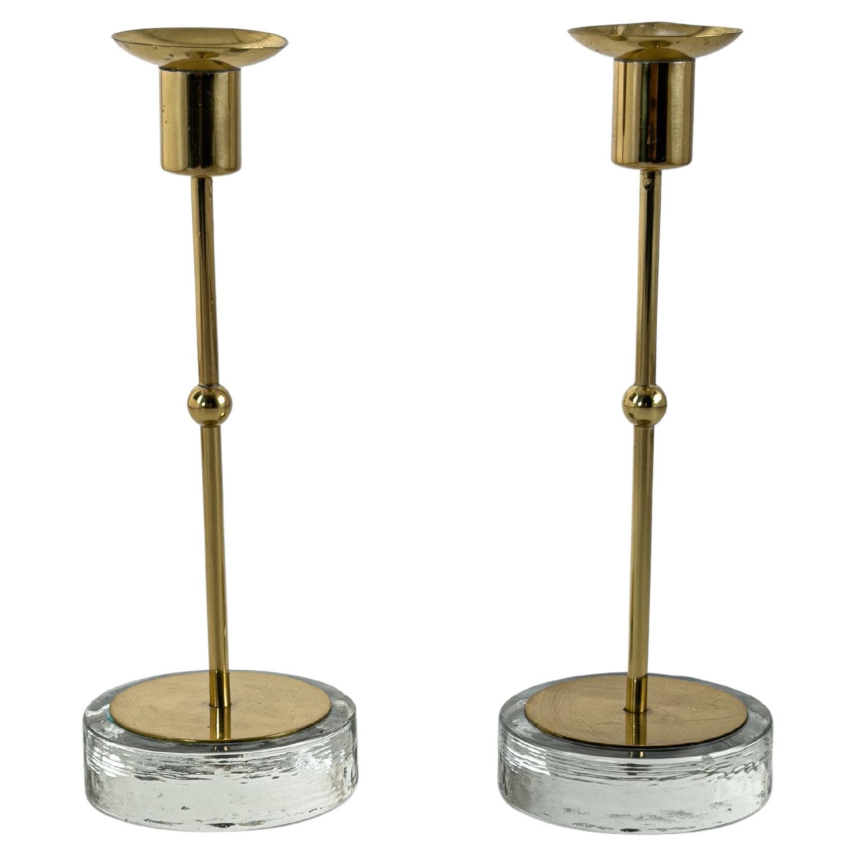 Coppia di candelabri The Modern Scandinavian Ander, ottone e vetro