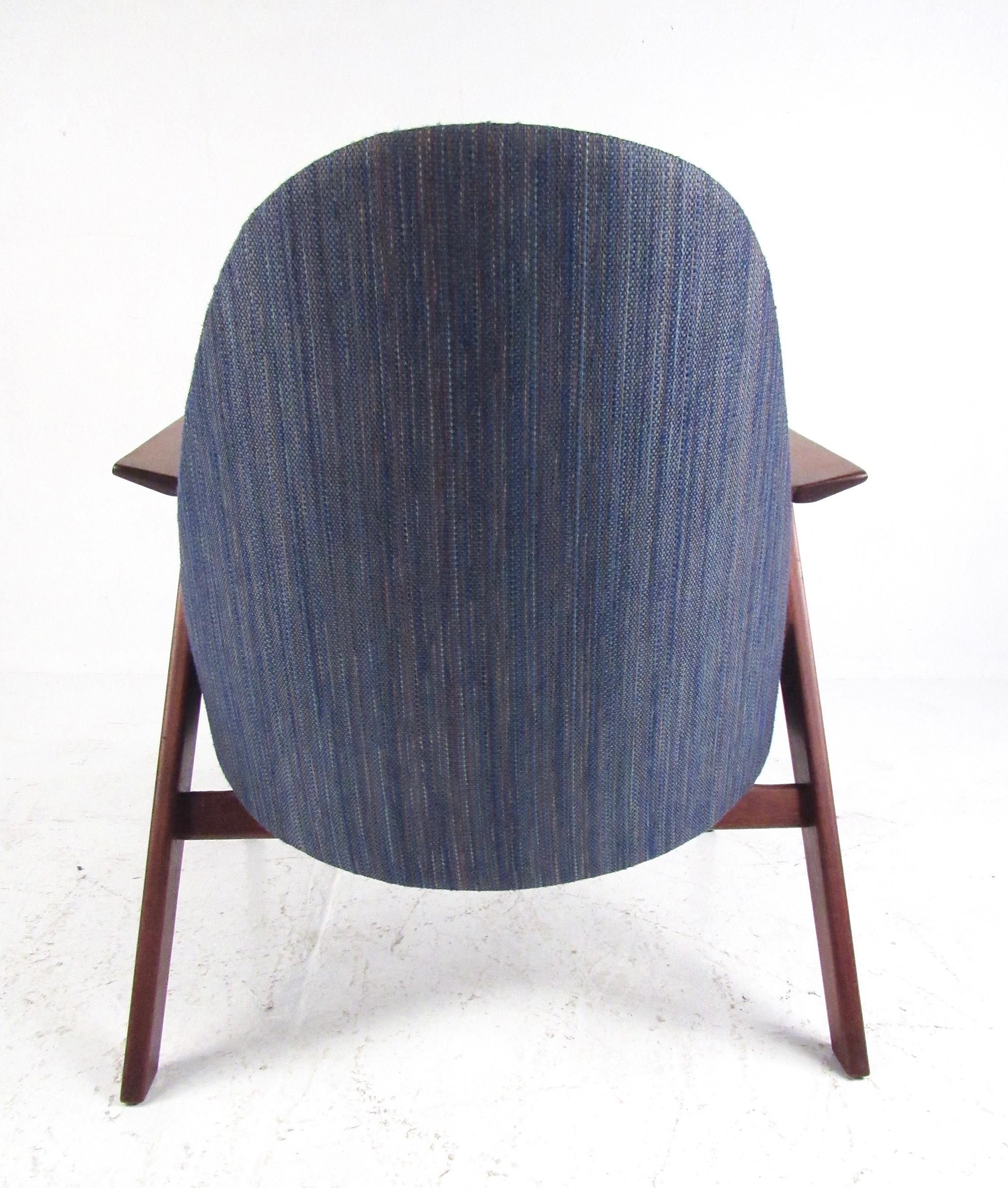 Pair of Scandinavian Modern Lounge Chairs After Kofod-Larsen For Sale 5