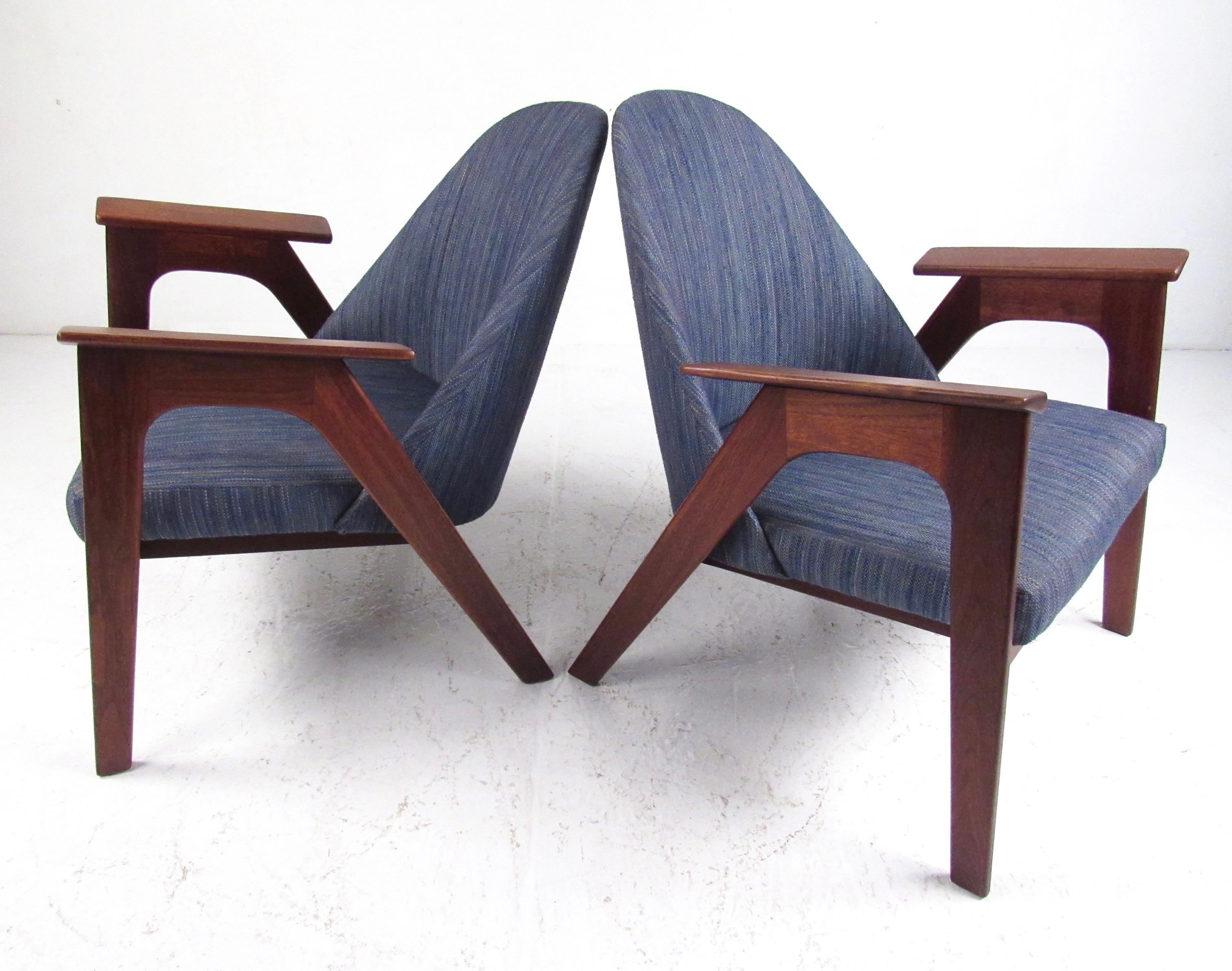 Pair of Scandinavian Modern Lounge Chairs After Kofod-Larsen For Sale 6