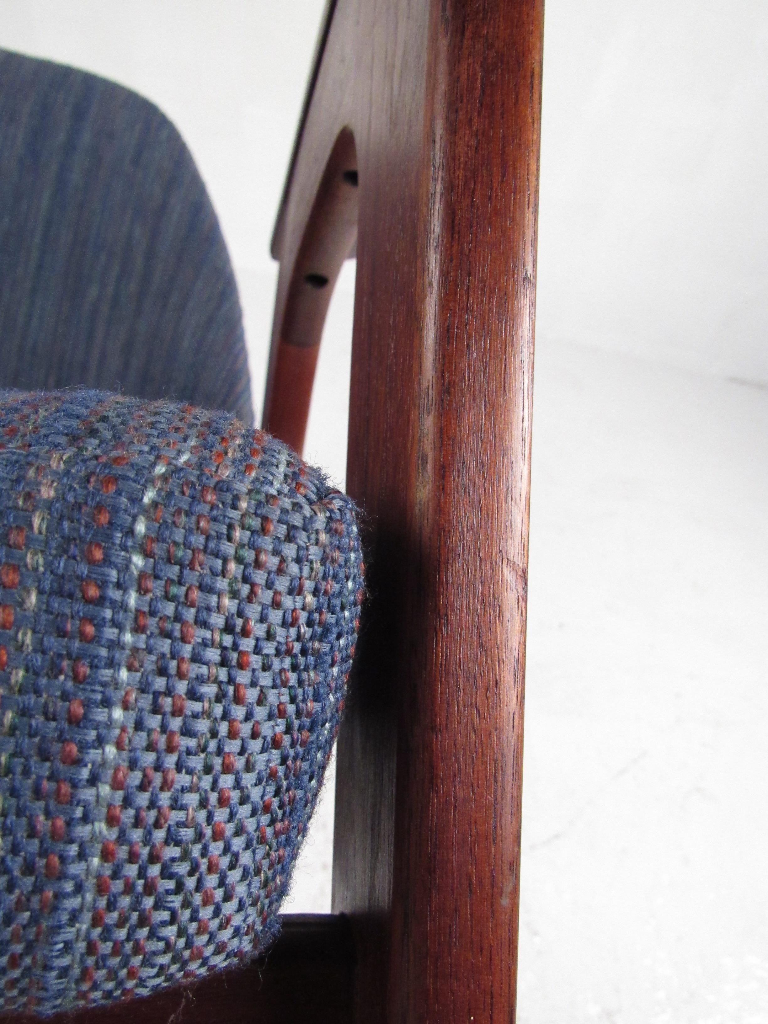 Pair of Scandinavian Modern Lounge Chairs After Kofod-Larsen For Sale 7