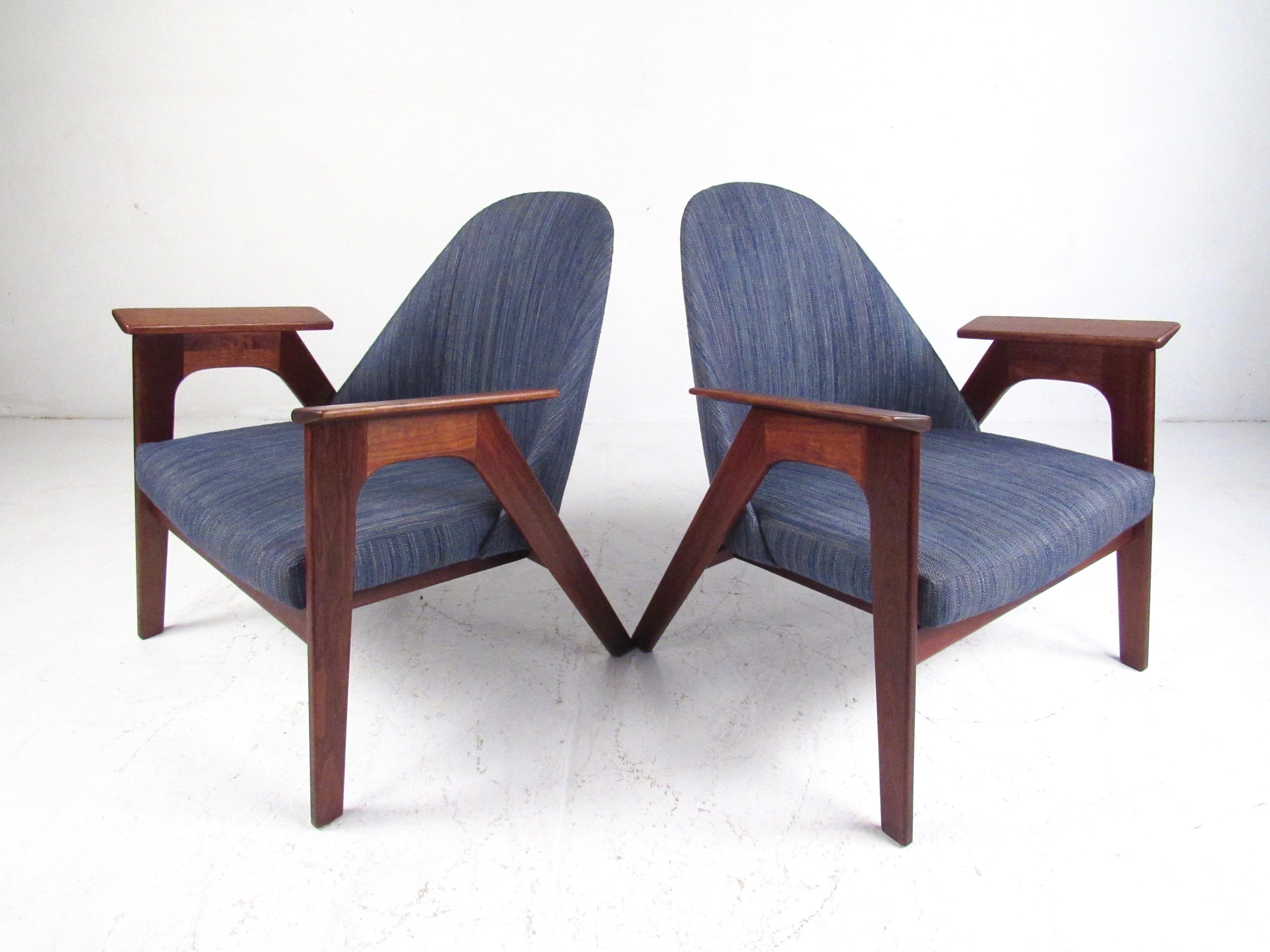 Mid-Century Modern Pair of Scandinavian Modern Lounge Chairs After Kofod-Larsen For Sale