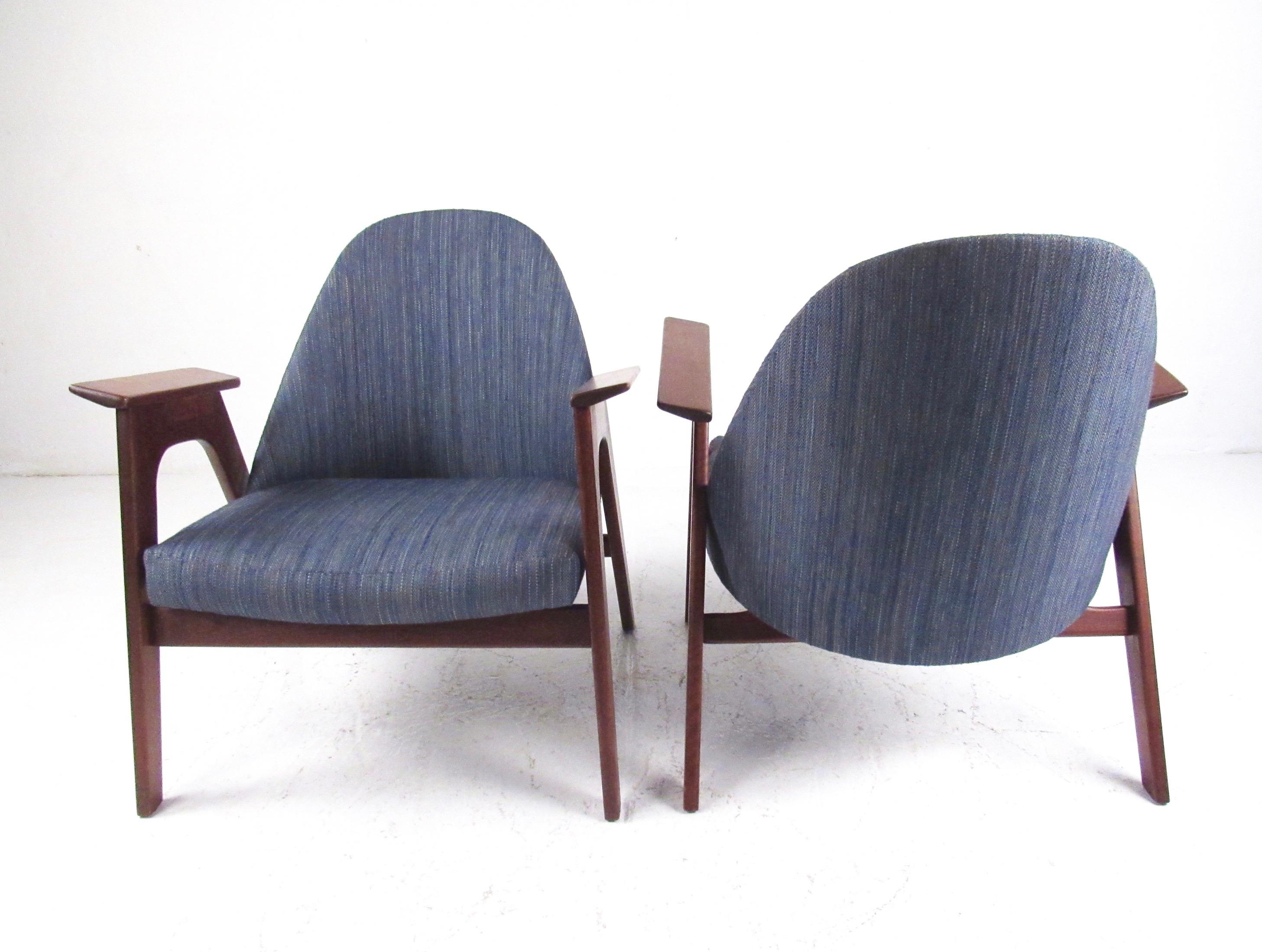 Mid-20th Century Pair of Scandinavian Modern Lounge Chairs After Kofod-Larsen For Sale