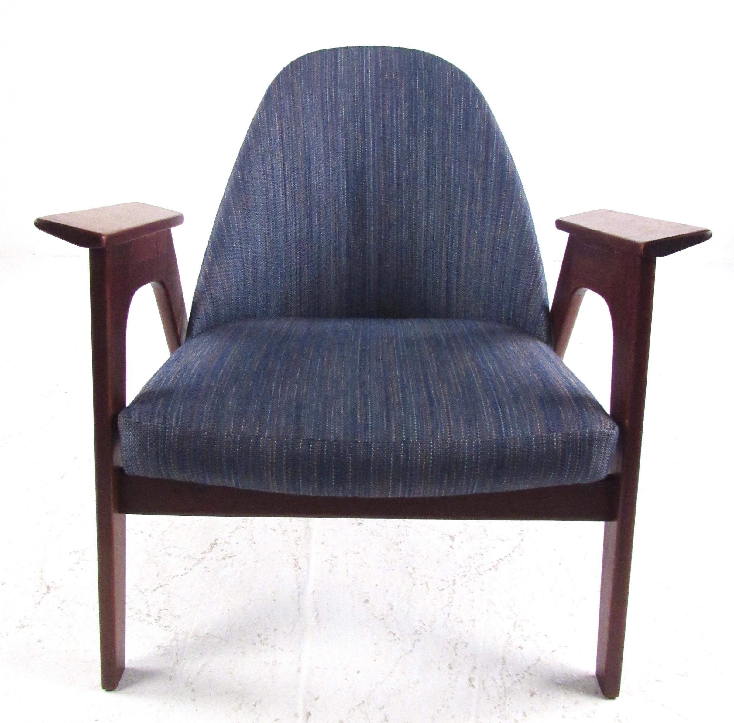 Upholstery Pair of Scandinavian Modern Lounge Chairs After Kofod-Larsen For Sale
