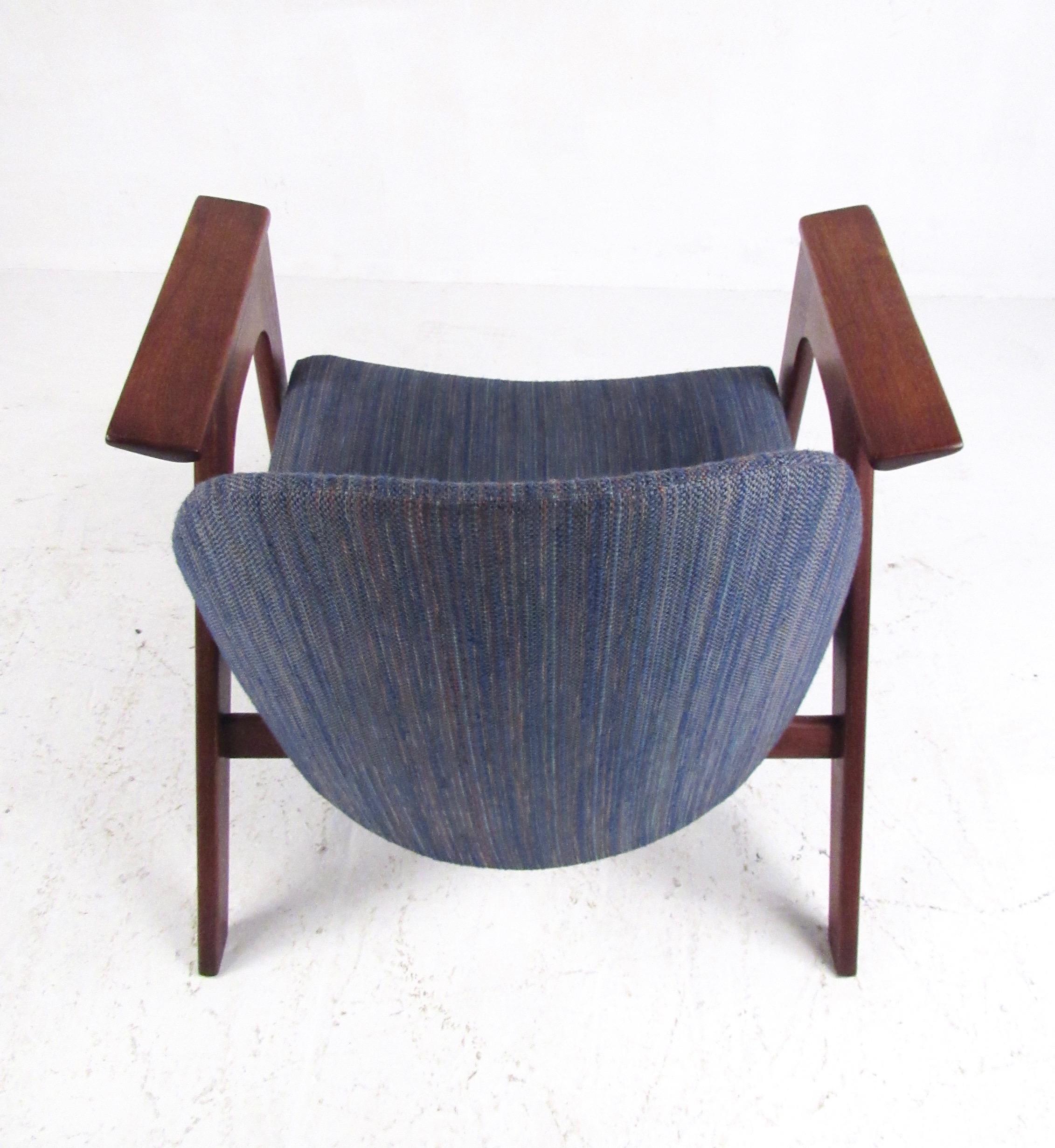 Tissu d'ameublement Paire de chaises longues scandinaves modernes d'après Kofod-Larsen en vente