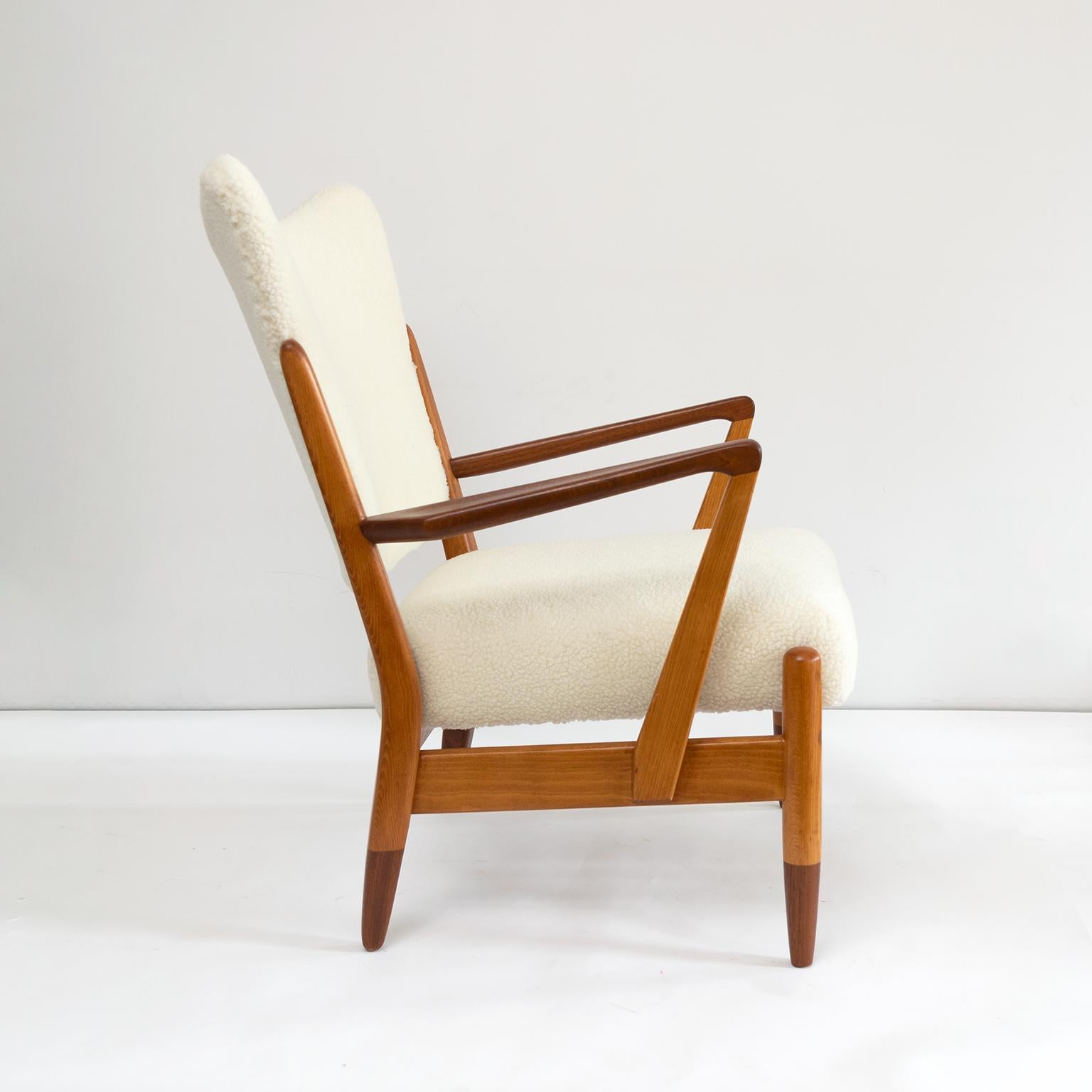 20th Century Pair of Scandinavian Modern Lounge Chairs with Faux Sheepskin, Teak Details