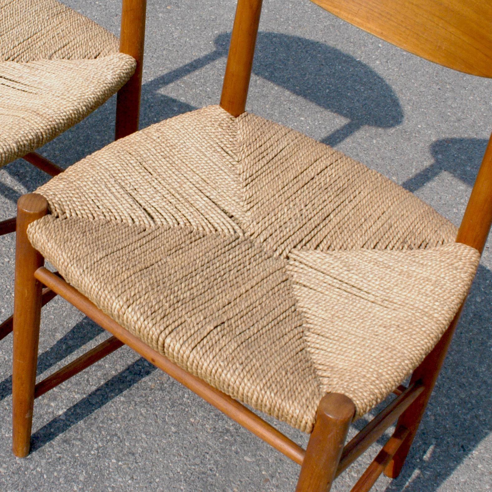Danish Pair of Scandinavian Modern Mod. 313 Teak Chairs Designed by Peter Hvidt