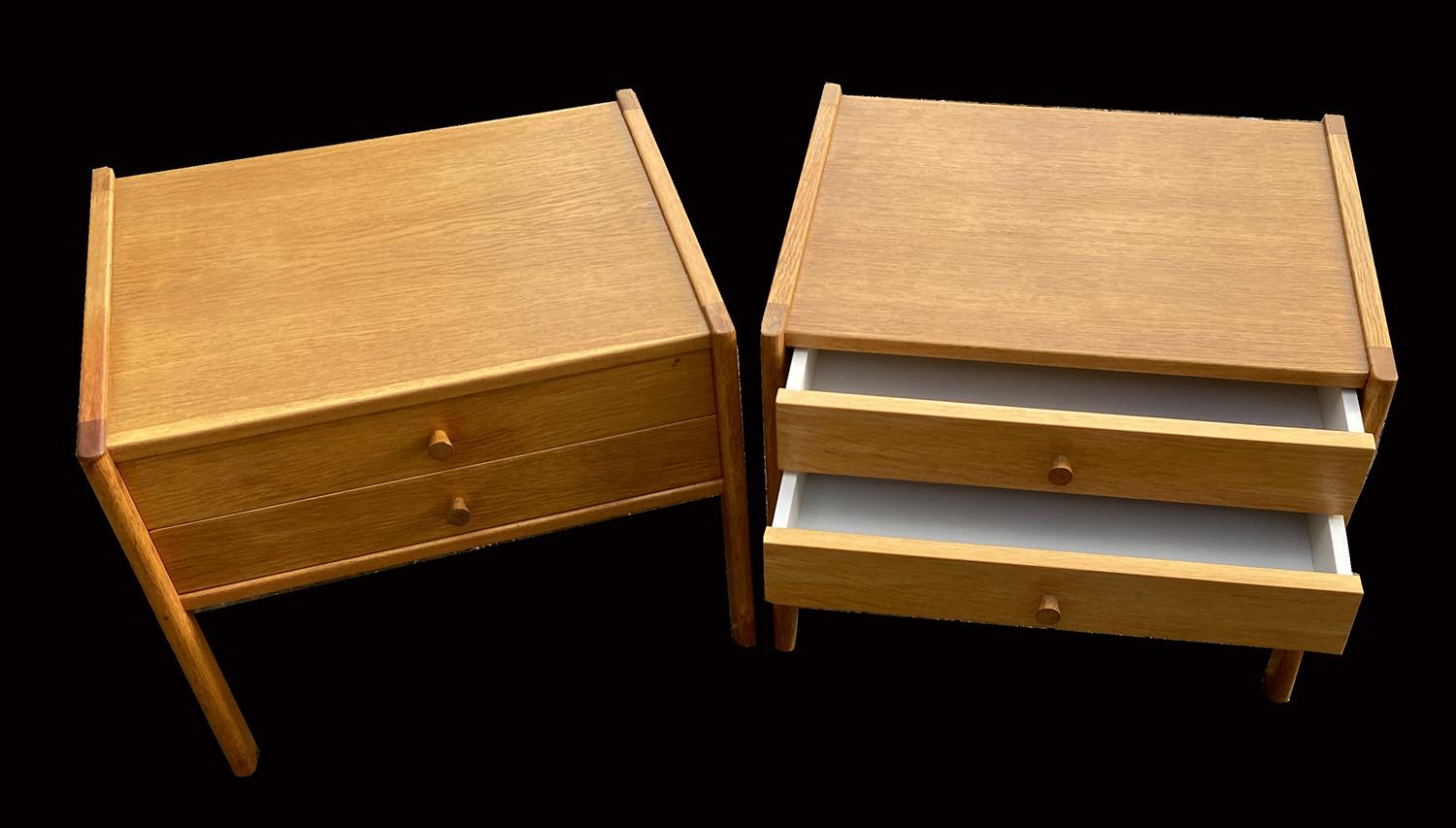 Danish Pair of Scandinavian Modern Oak Bedside Tables