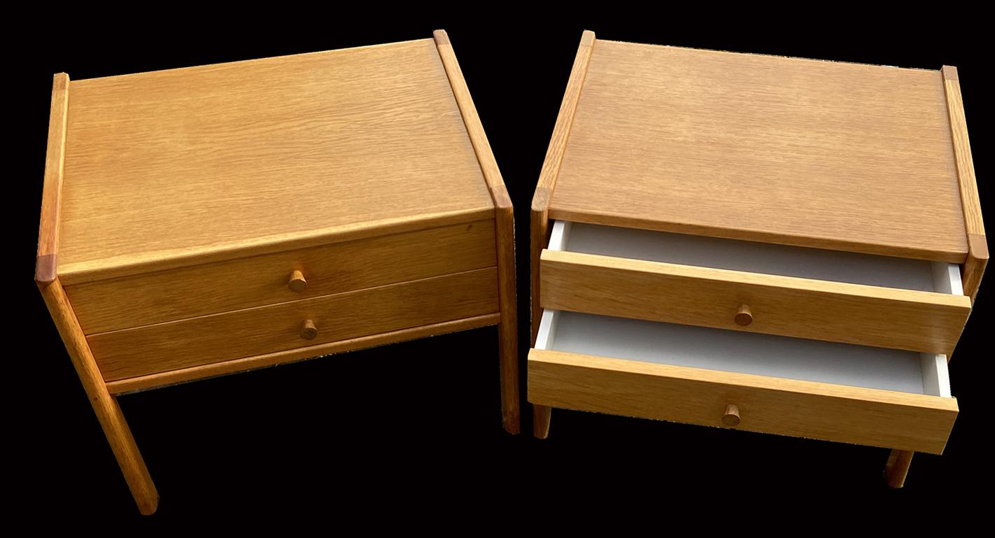 Pair of Scandinavian Modern Oak Bedside Tables In Good Condition In Little Burstead, Essex