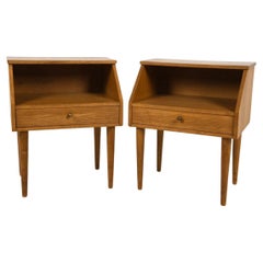 Paire de tables de nuit en chêne moderne Scandinavian avec un seul tiroir