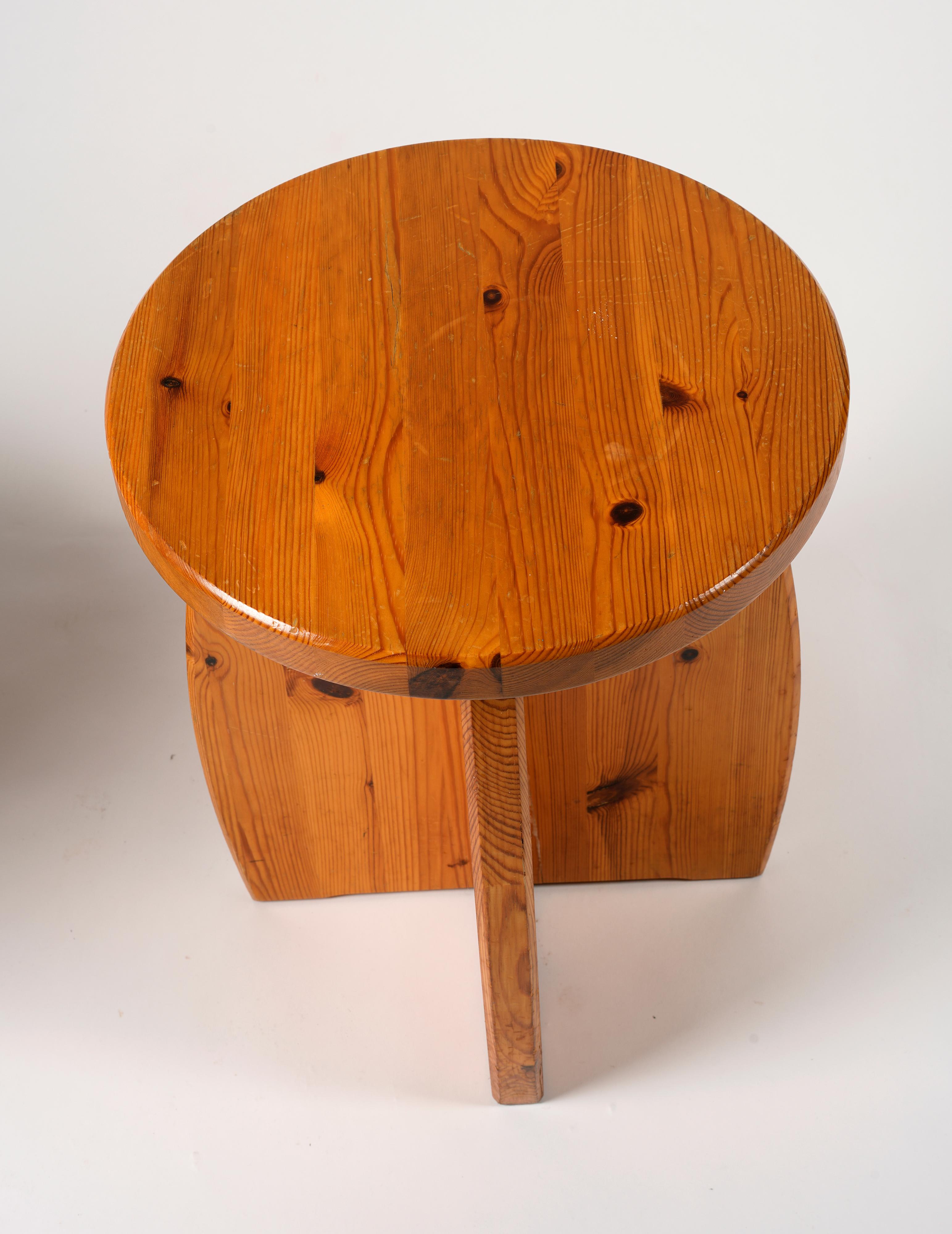 Pair of Scandinavian modern pine stools, Sweden, 1970s In Good Condition For Sale In Påarp, SE