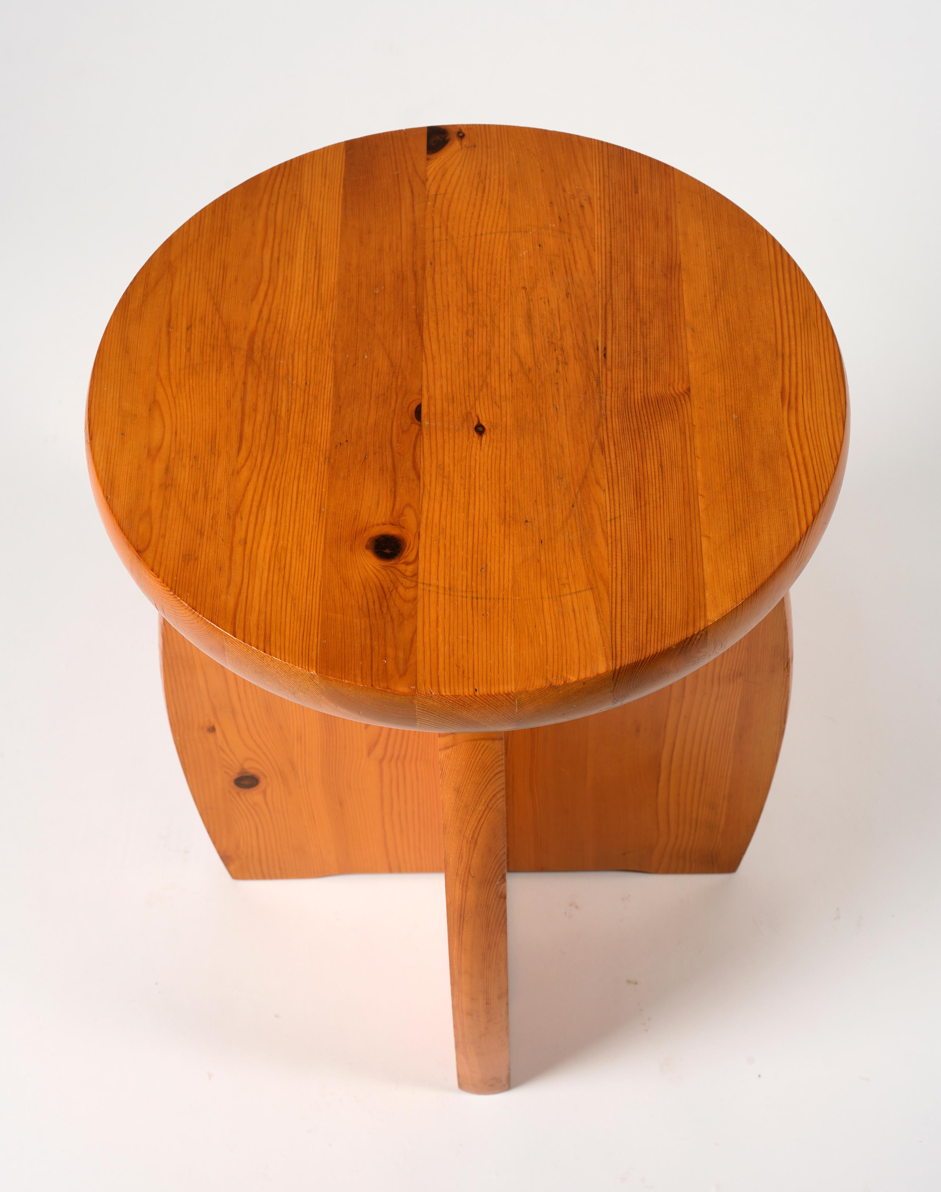 Late 20th Century Pair of Scandinavian modern pine stools, Sweden, 1970s For Sale