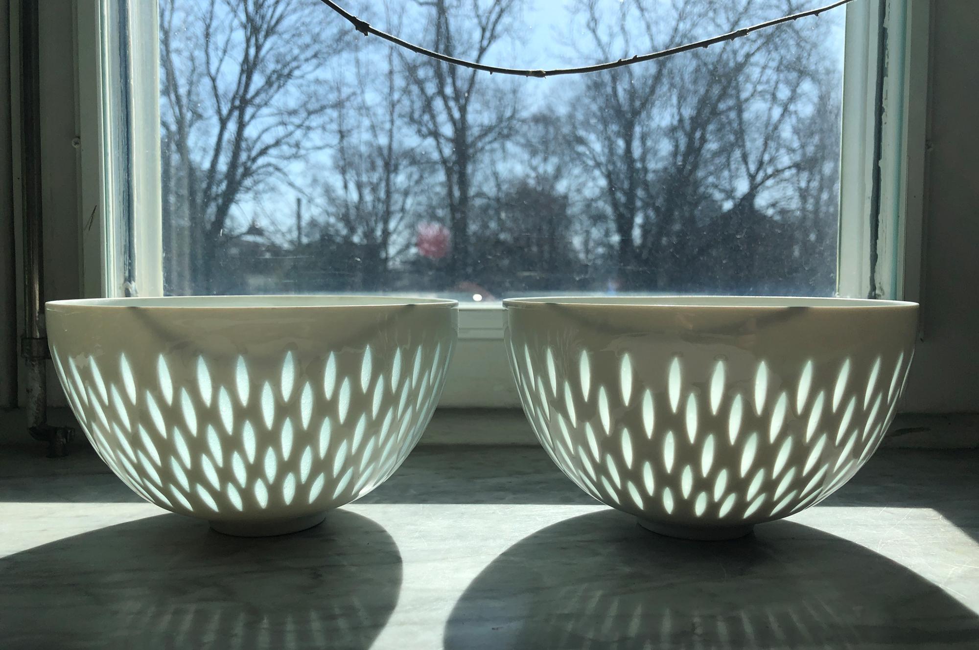 Pair of Scandinavian Modern Porcelain Bowl by Friedl Holzer-Kjellberg, Arabia For Sale 2