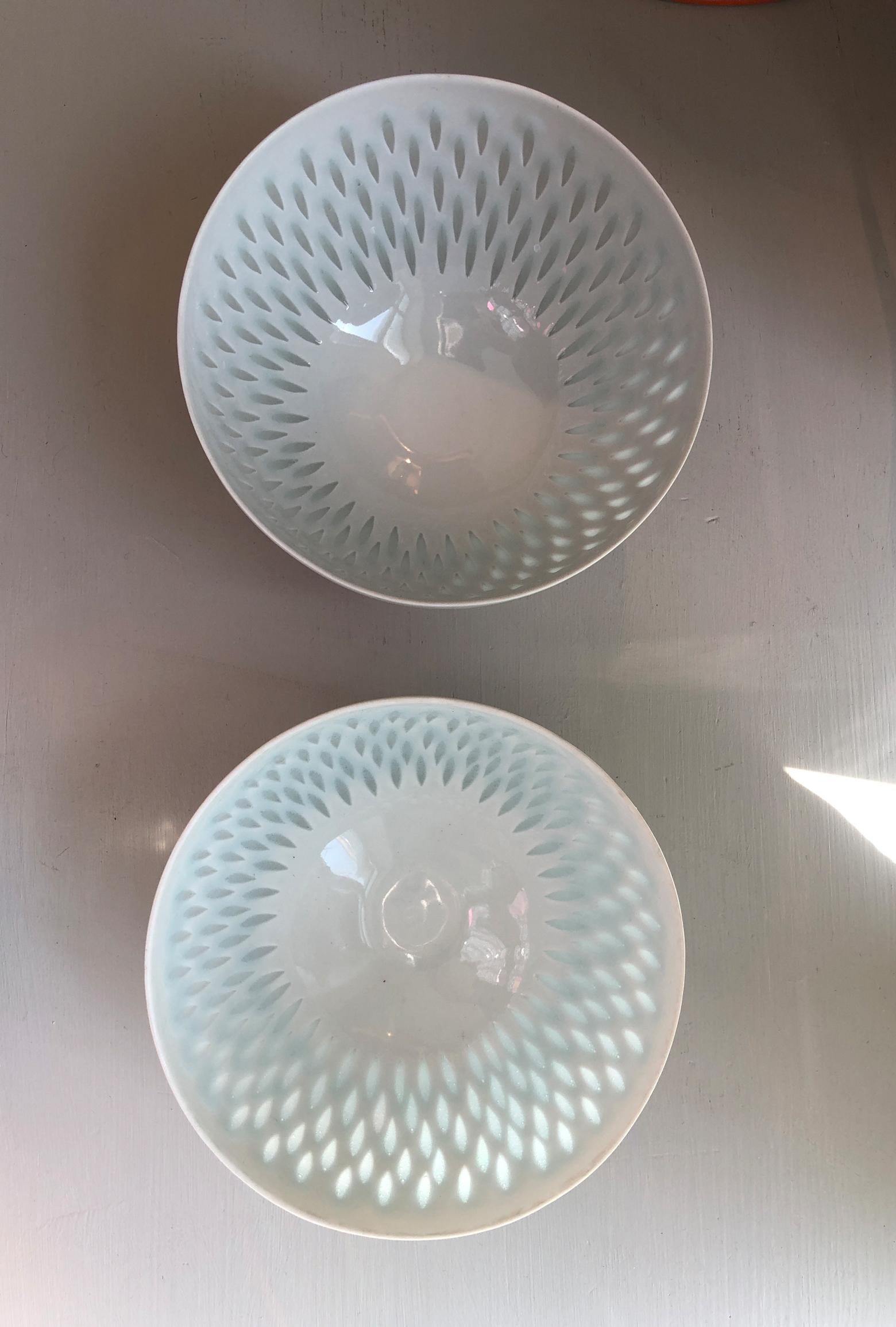 Pair of Scandinavian Modern Porcelain Bowl by Friedl Holzer-Kjellberg, Arabia For Sale 3
