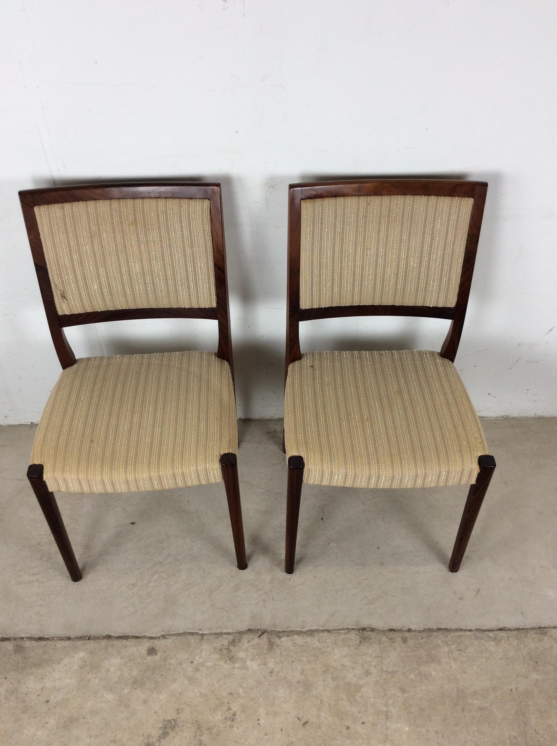 Paar skandinavische moderne Rosenholzstühle mit Vintage-Polsterung (Schwedisch) im Angebot