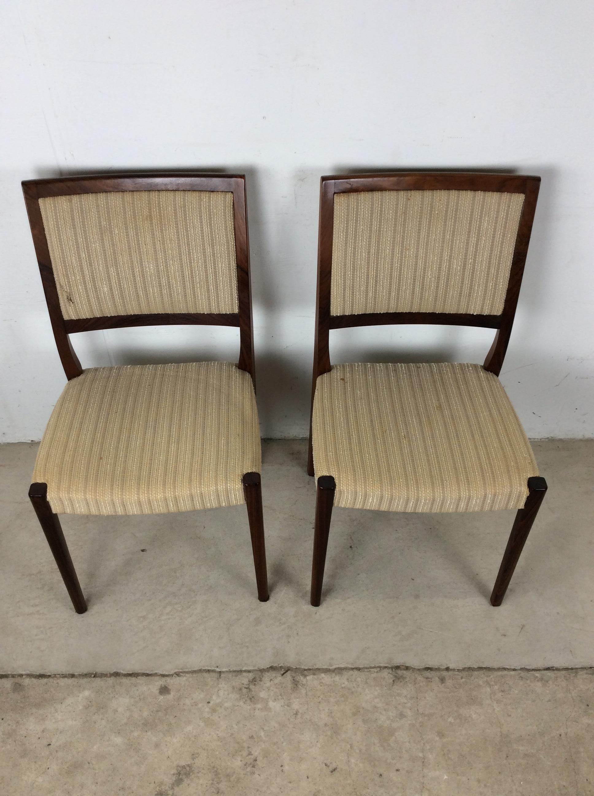 Paar skandinavische moderne Rosenholzstühle mit Vintage-Polsterung im Zustand „Gut“ im Angebot in Freehold, NJ