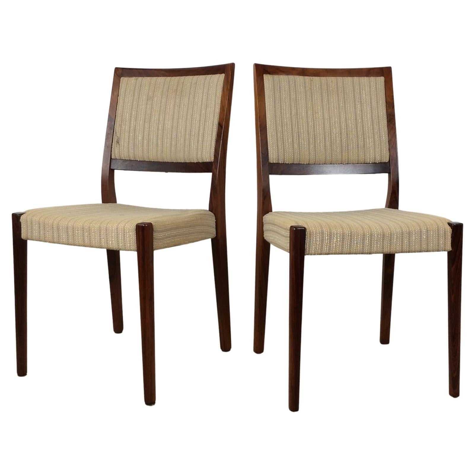 Coppia di sedie moderne scandinave in legno di palissandro con tappezzeria vintage