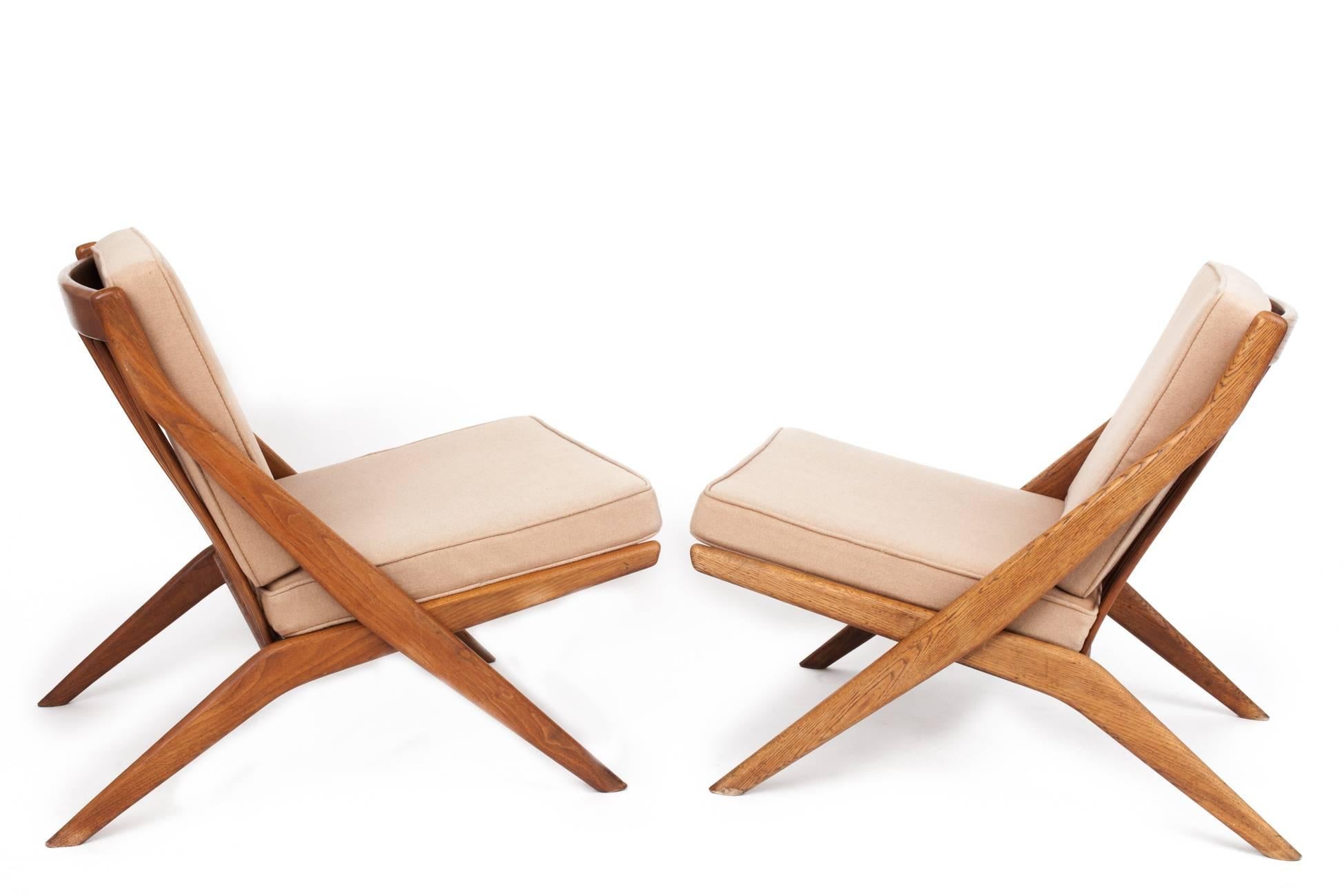 Folke Ohlsson (1919–2003)

Streamlined pair of recliner scissor side chairs by Swedish-American designer Folke Ohlsson for Dux, featuring a graceful slatted back and tapering X-shaped legs, in walnut with tan cashmere cushions.

Manufacturer’s