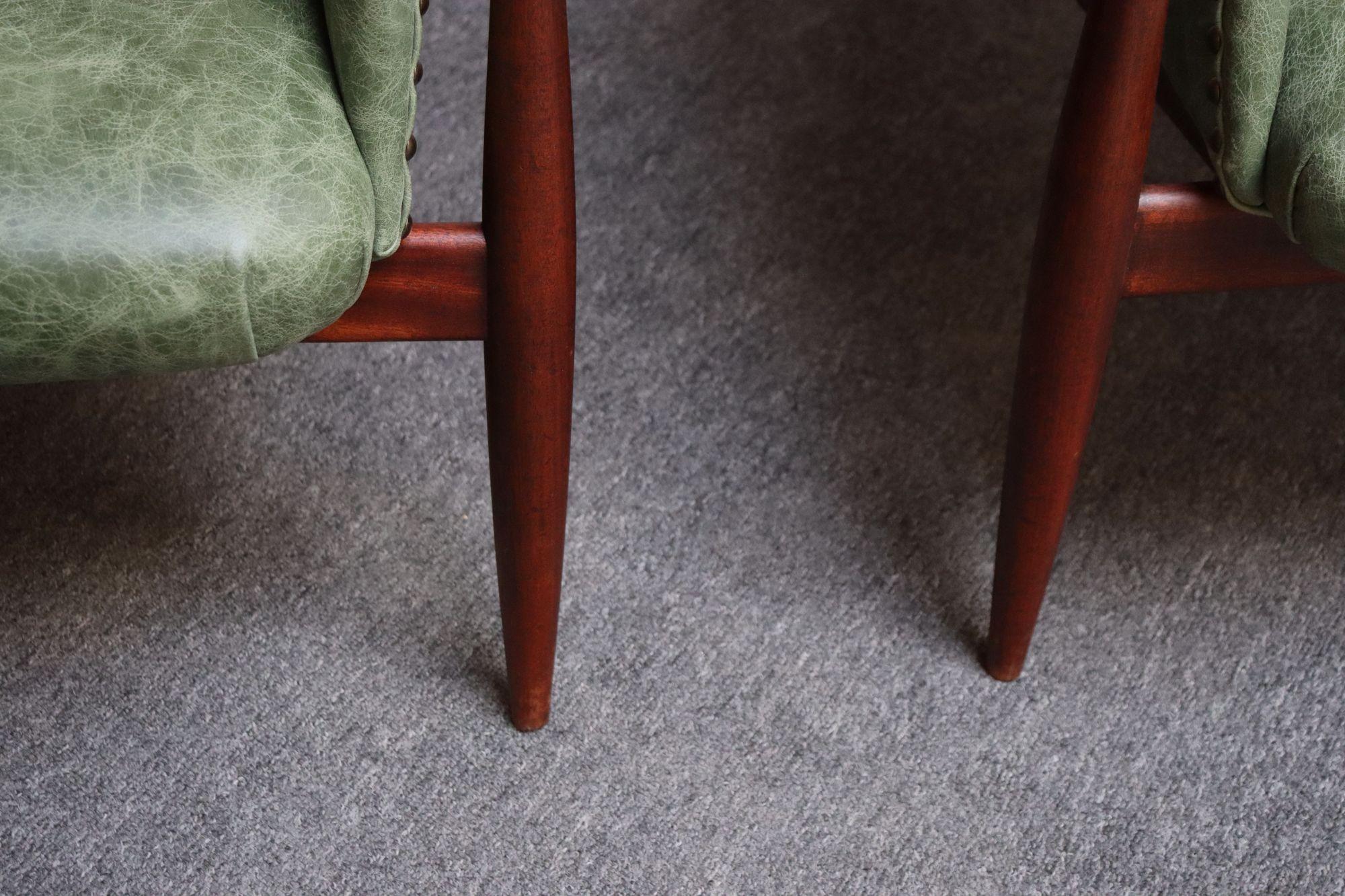 Coppia di sedie da salotto scultoree in noce e pelle The Modern Scandinavian in vendita 13