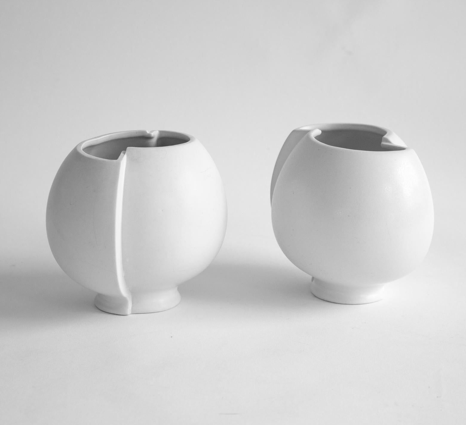 Pair of Scandinavian Modern stoneware vase, model Surrea with Carrara glaze, designed by Wilhelm Kåge for Gustavsberg. Good vintage condition, with signs of usage. Made 1950s.