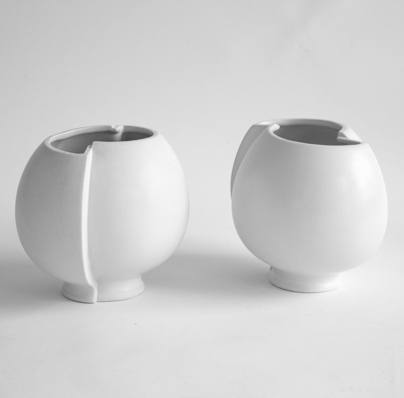 Mid-Century Modern Pair of Scandinavian Modern Stoneware Vase Model Surrea Designed by Wilhelm Kåge