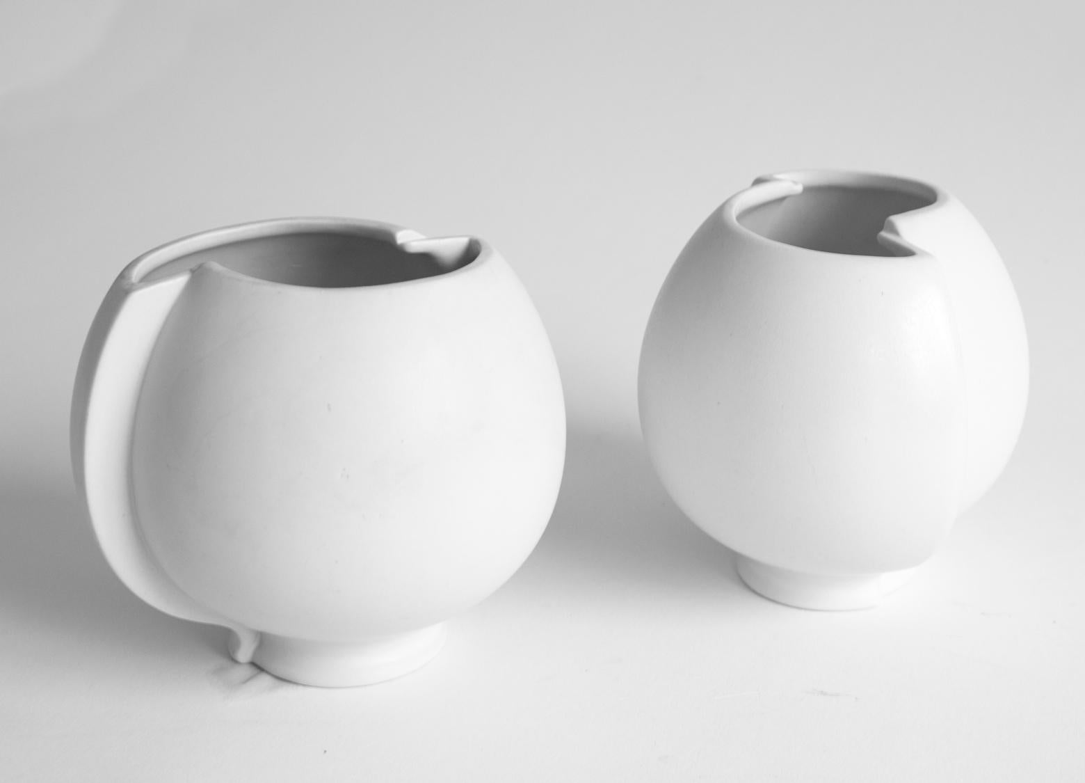 Mid-20th Century Pair of Scandinavian Modern Stoneware Vase Model Surrea Designed by Wilhelm Kåge