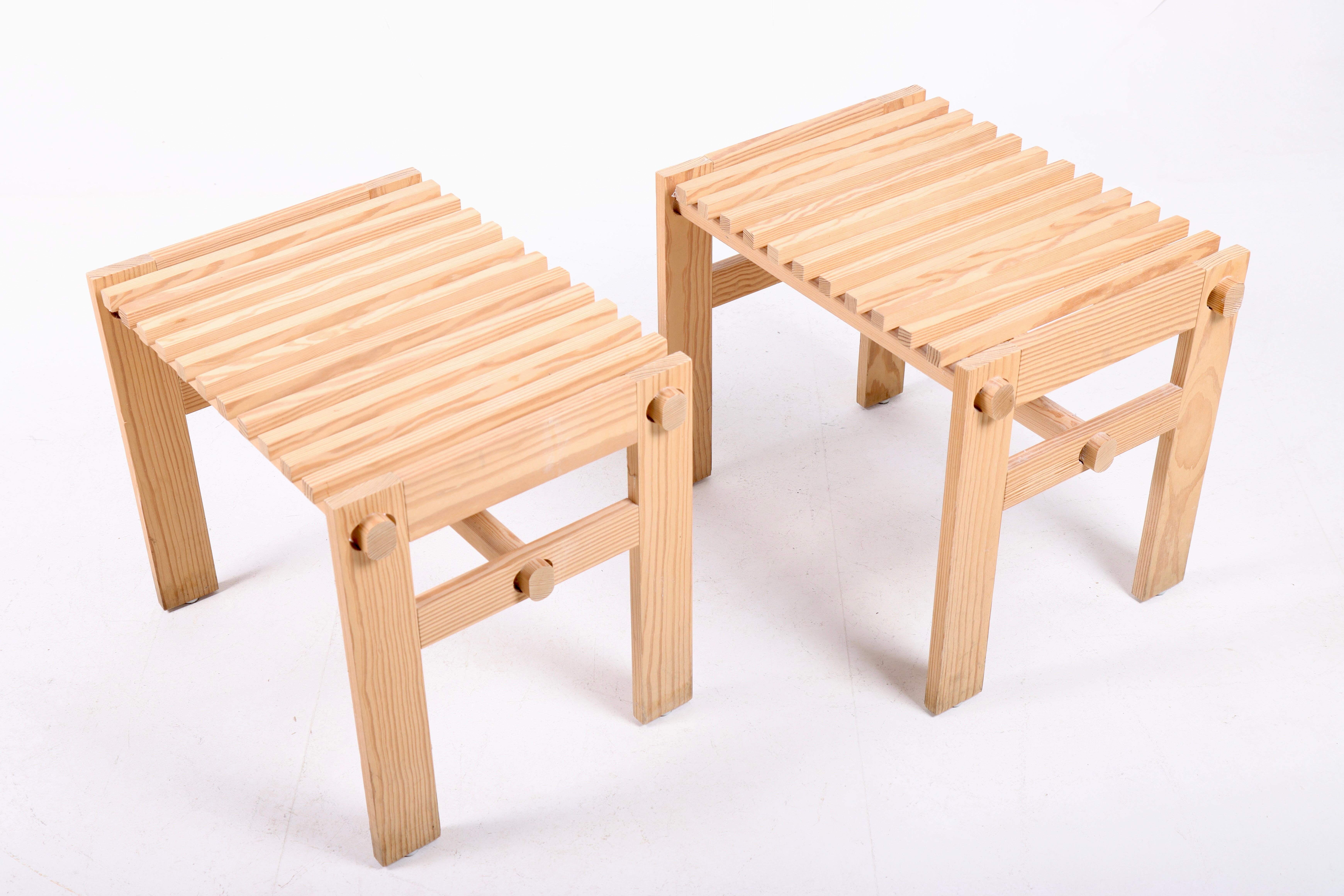 Pair of Scandinavian Modern Stools in Solid Pine, 1950s In Good Condition For Sale In Lejre, DK