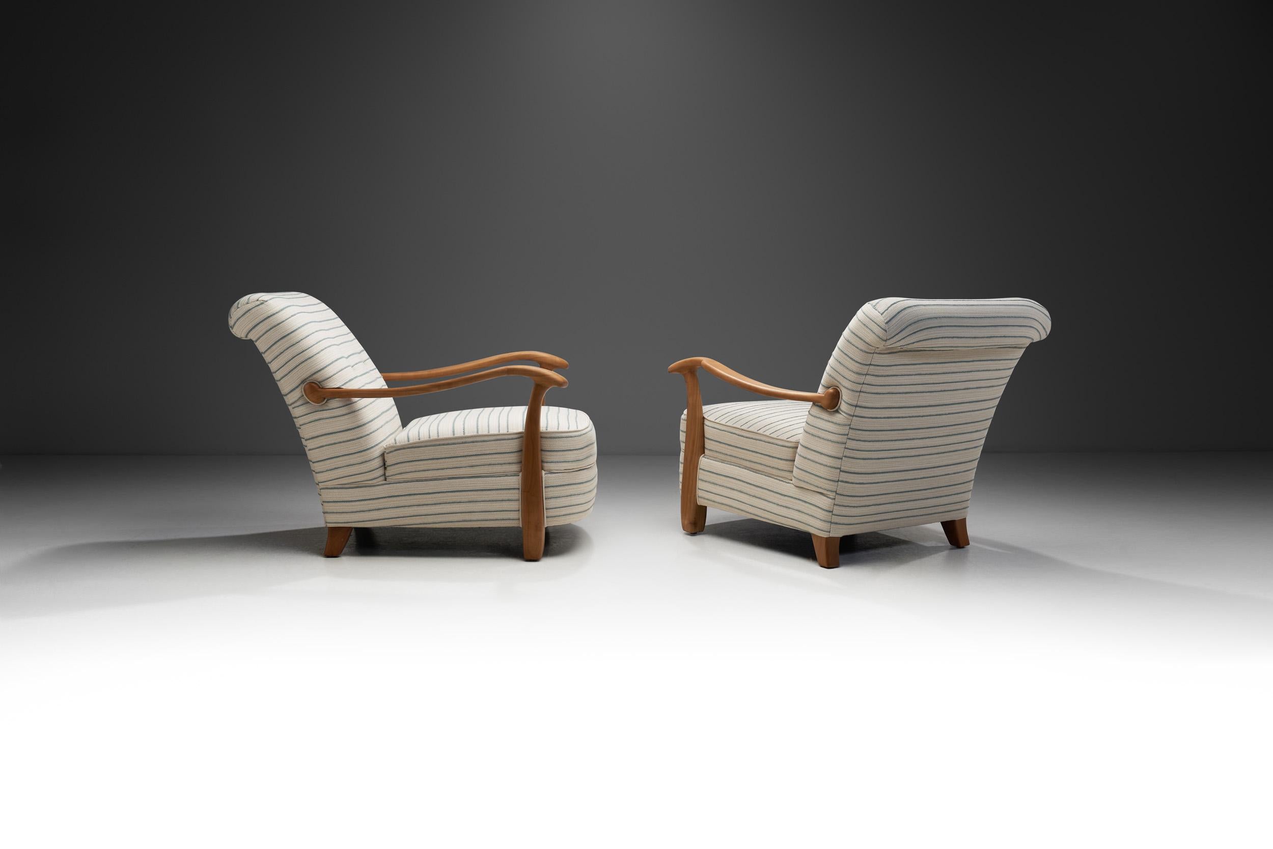 Mid-Century Modern Paire de fauteuils rayés The Moderns, Suède, milieu du 20e siècle en vente