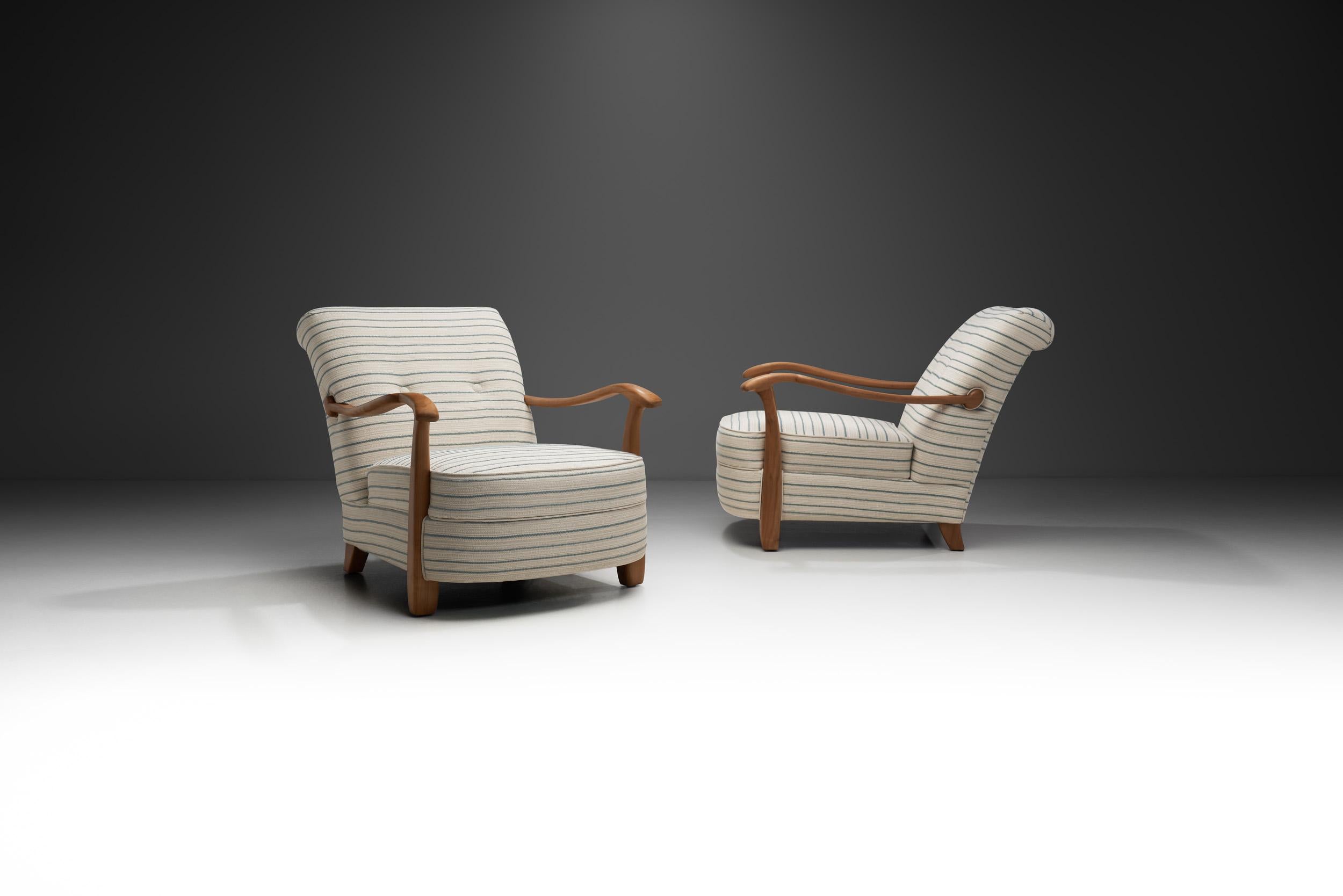 Suédois Paire de fauteuils rayés The Moderns, Suède, milieu du 20e siècle en vente