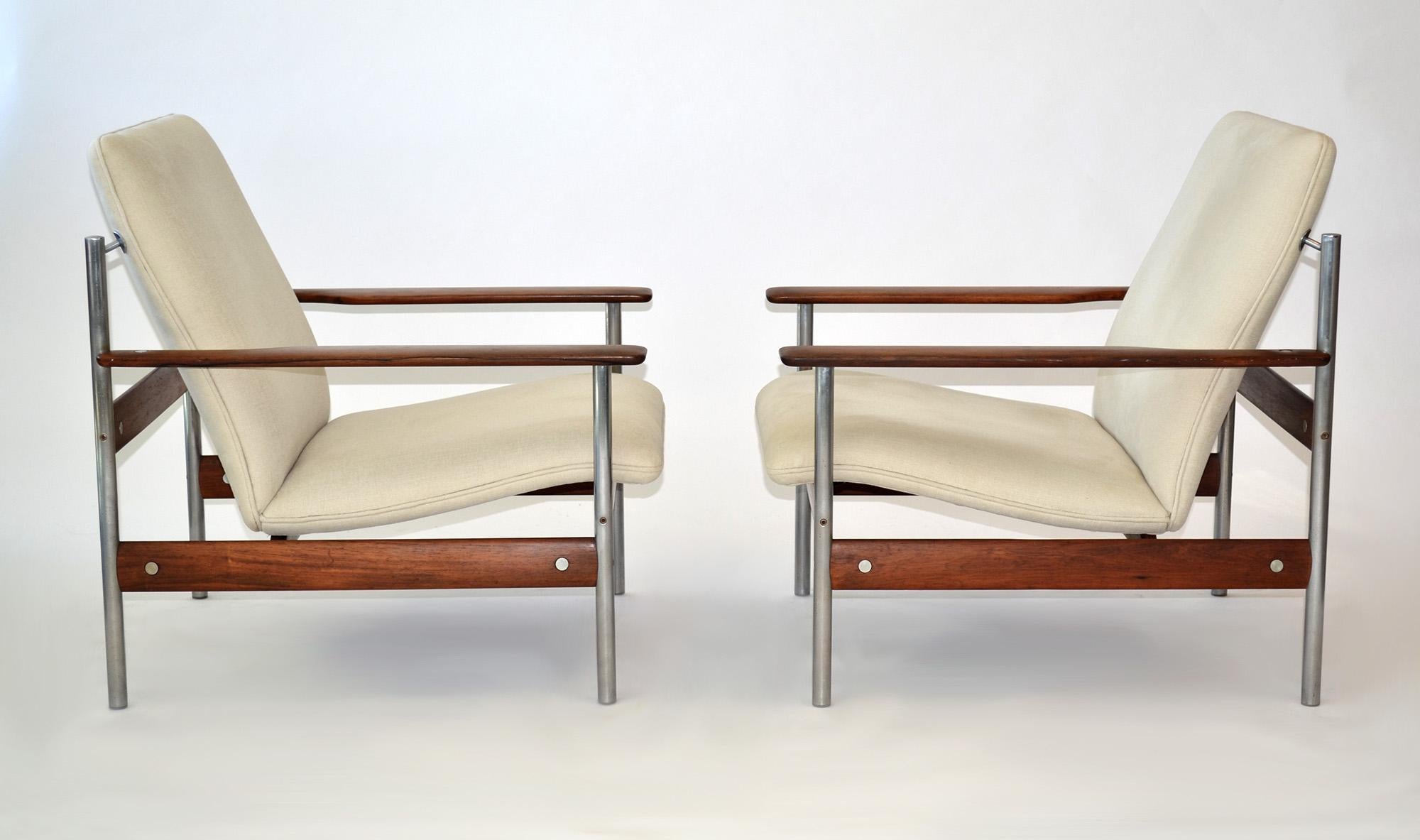 Pair of Scandinavian Modern Rosewood 1001 AF Armchairs by Sven Dysthe for Dokka 

Pair of 1001 AF armchairs by Sven Dysthe for Dokka Mobelfabrik, Norway 1960s
1001 AF Scandinavian armchairs. Designed and manufactured in the early 1960s by Sven Ivar