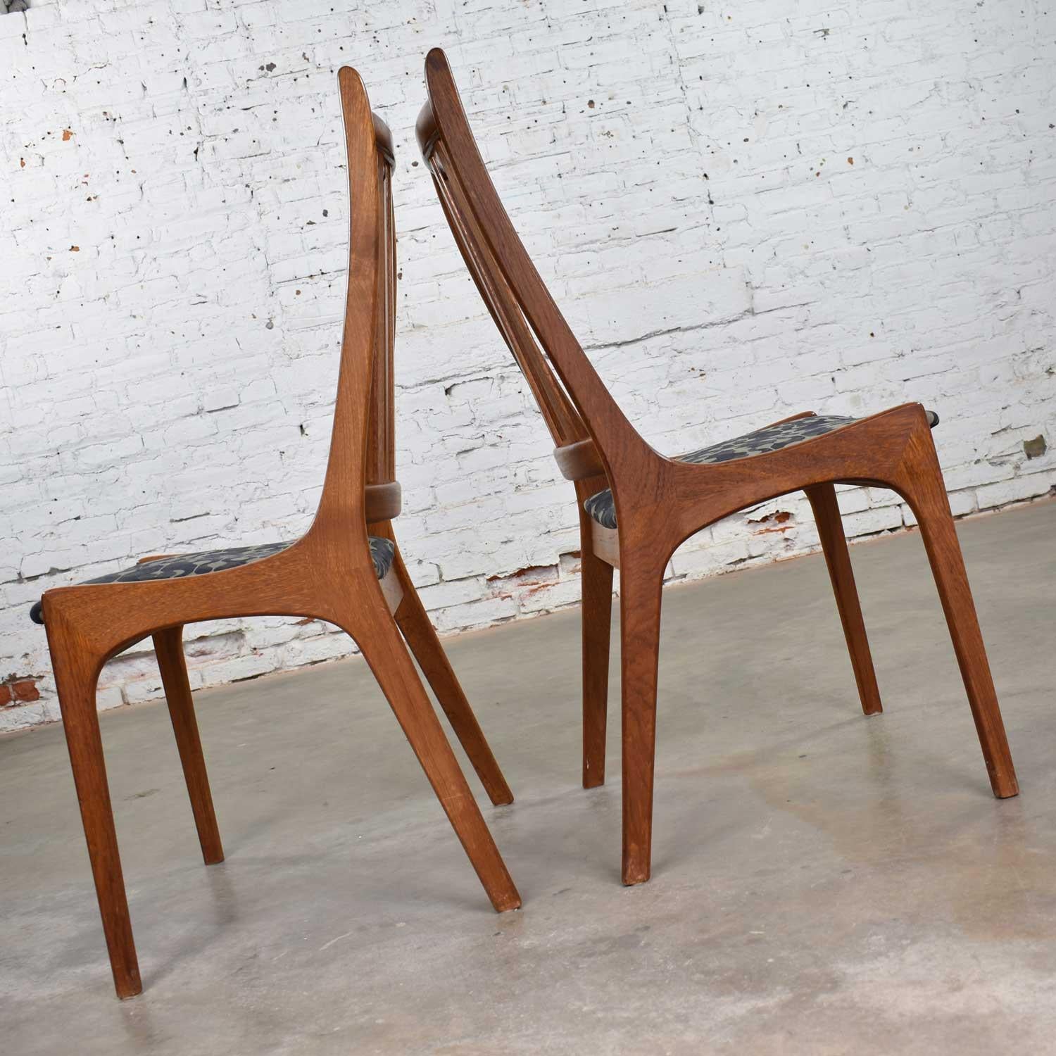 Pair of Scandinavian Modern Teak Side Chairs by Nordic of Ontario Canada In Good Condition In Topeka, KS