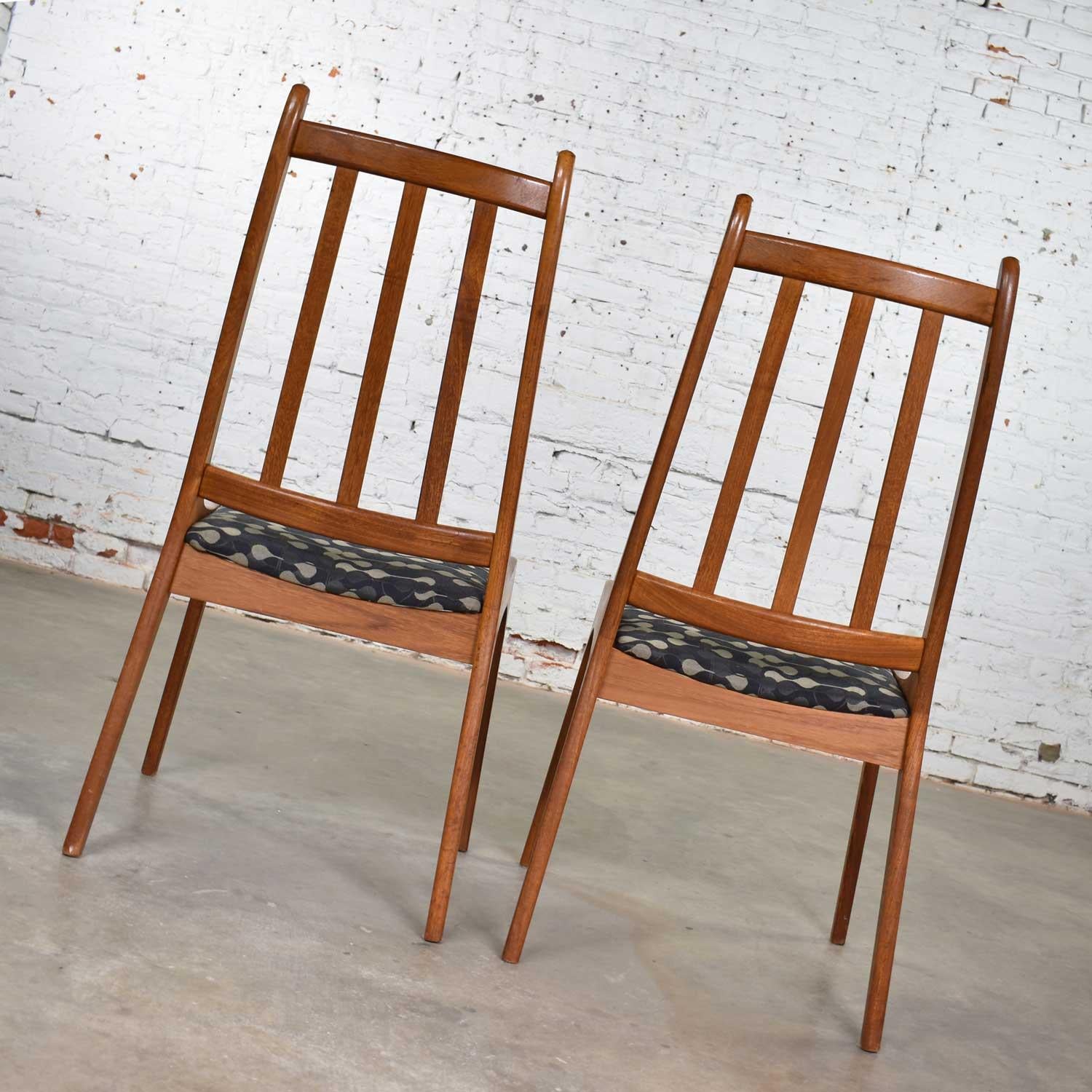Late 20th Century Pair of Scandinavian Modern Teak Side Chairs by Nordic of Ontario Canada