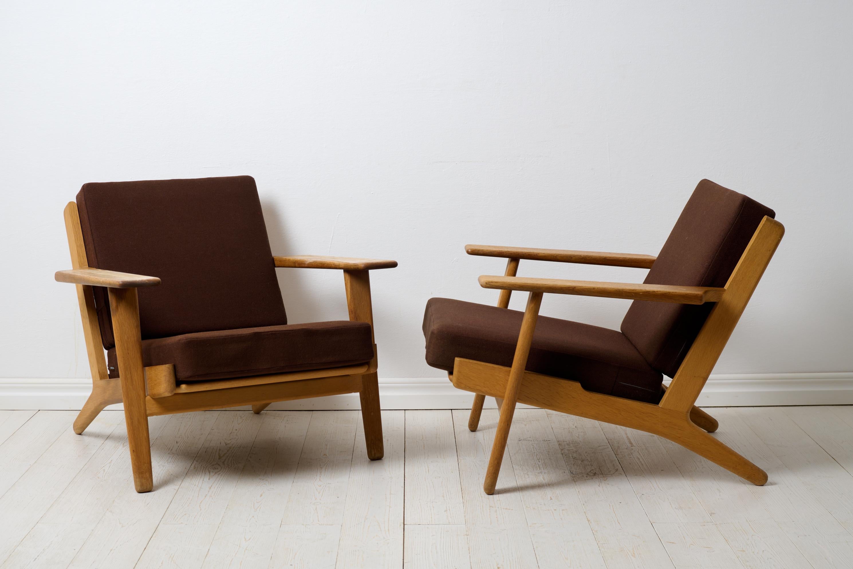 Paar skandinavische moderne Vintage-Sessel Hans J. Wegner Modell GE-290 (Skandinavische Moderne) im Angebot